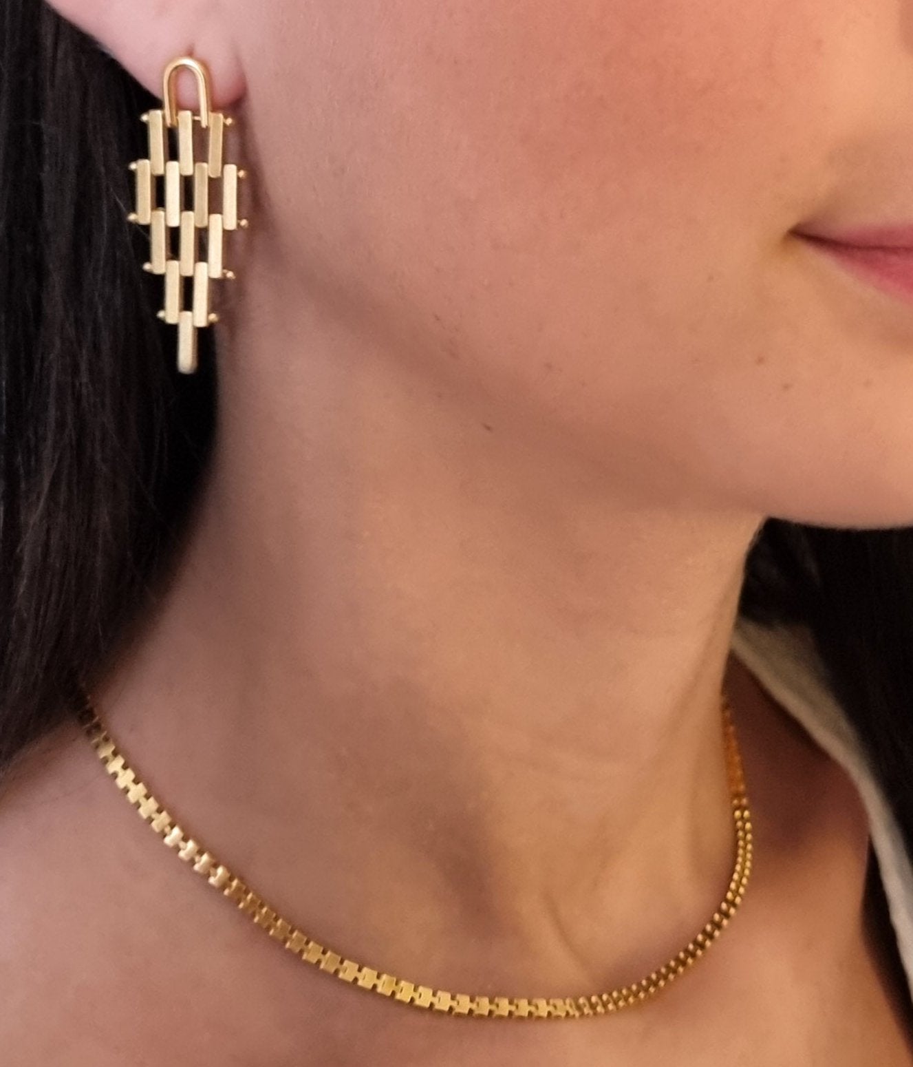 שרשרת ריבועים קטנים קצרה זהב