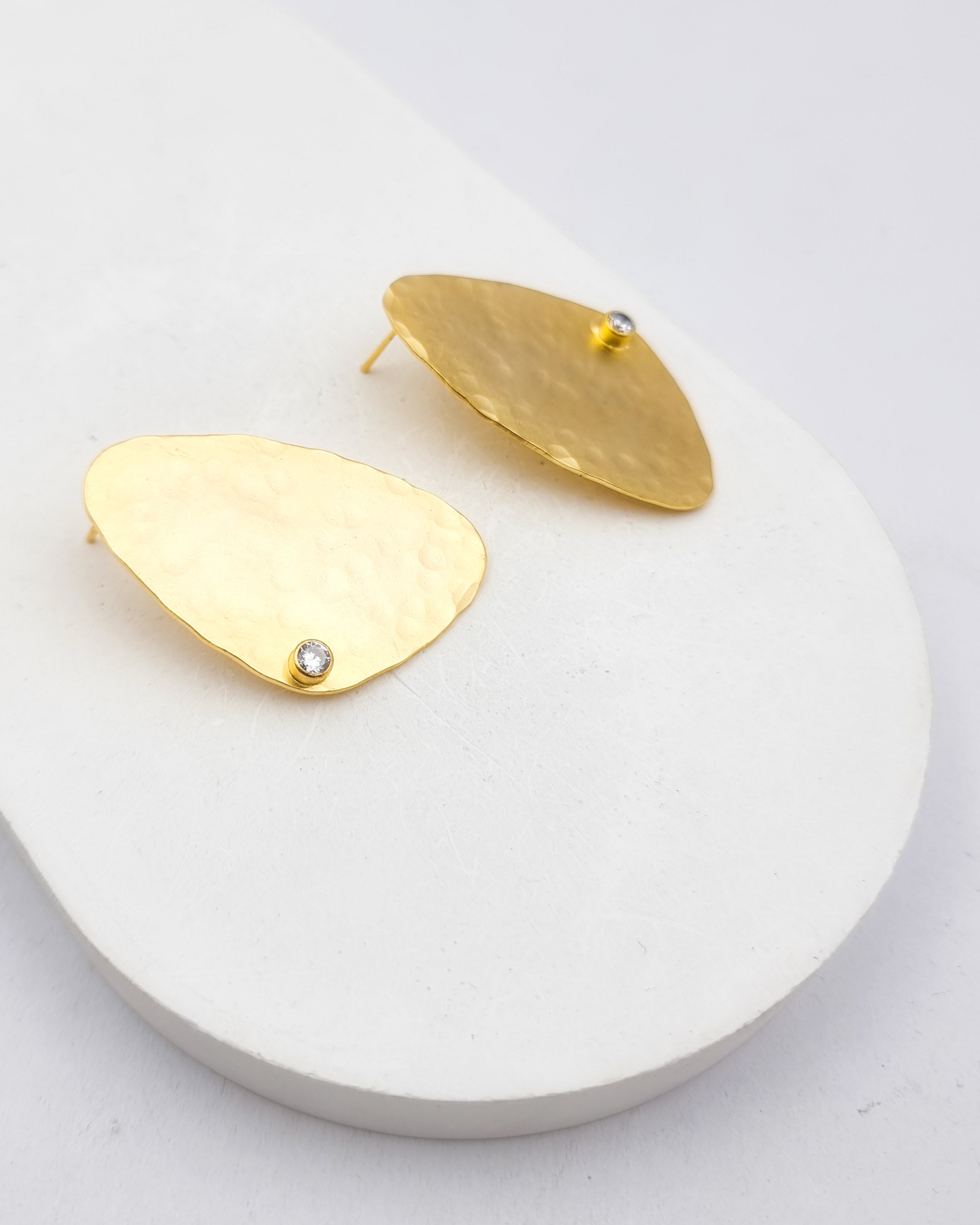 עגילי משולש רקוע זירקון זהב