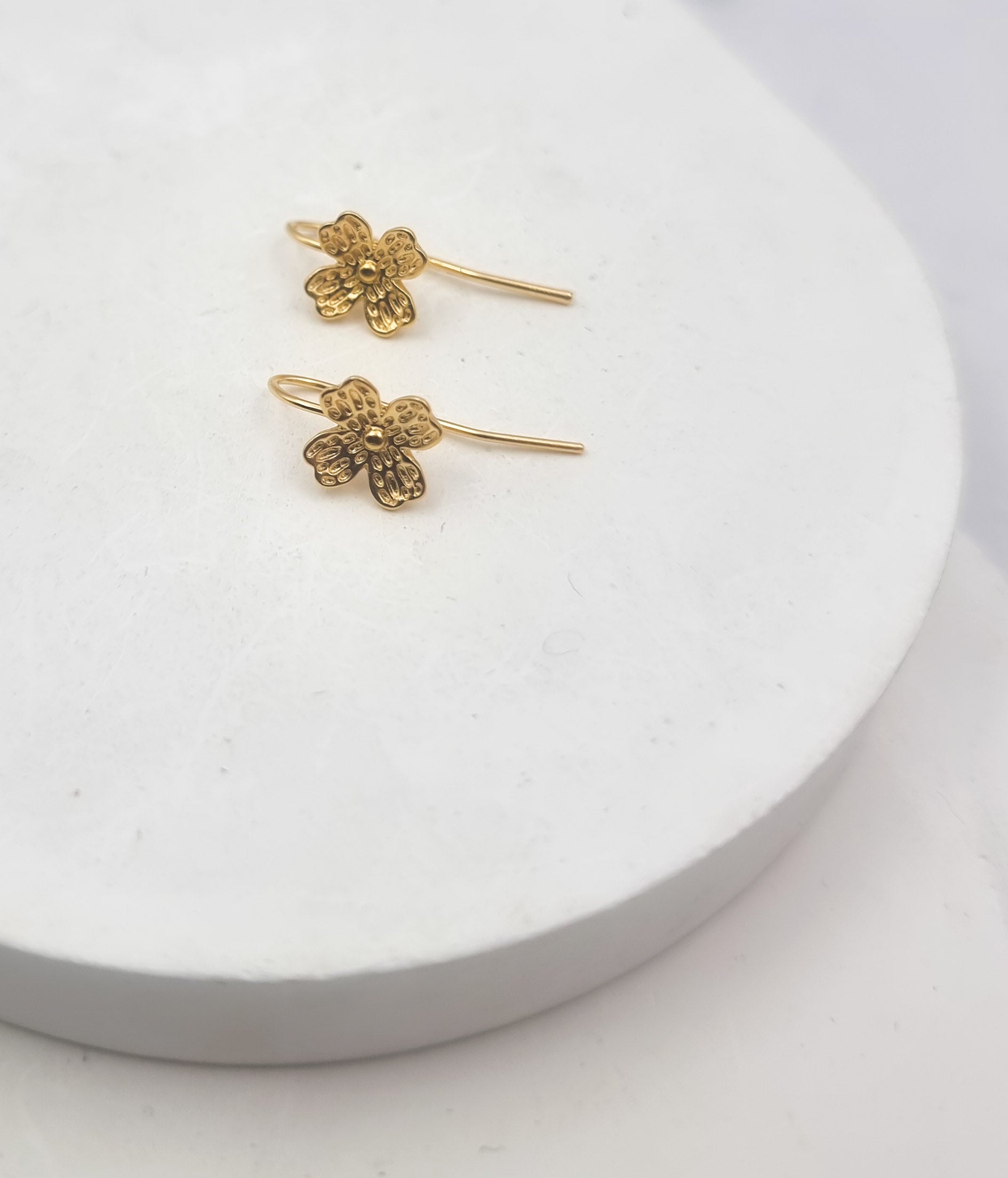 עגילי בלוסום תלויים זהב