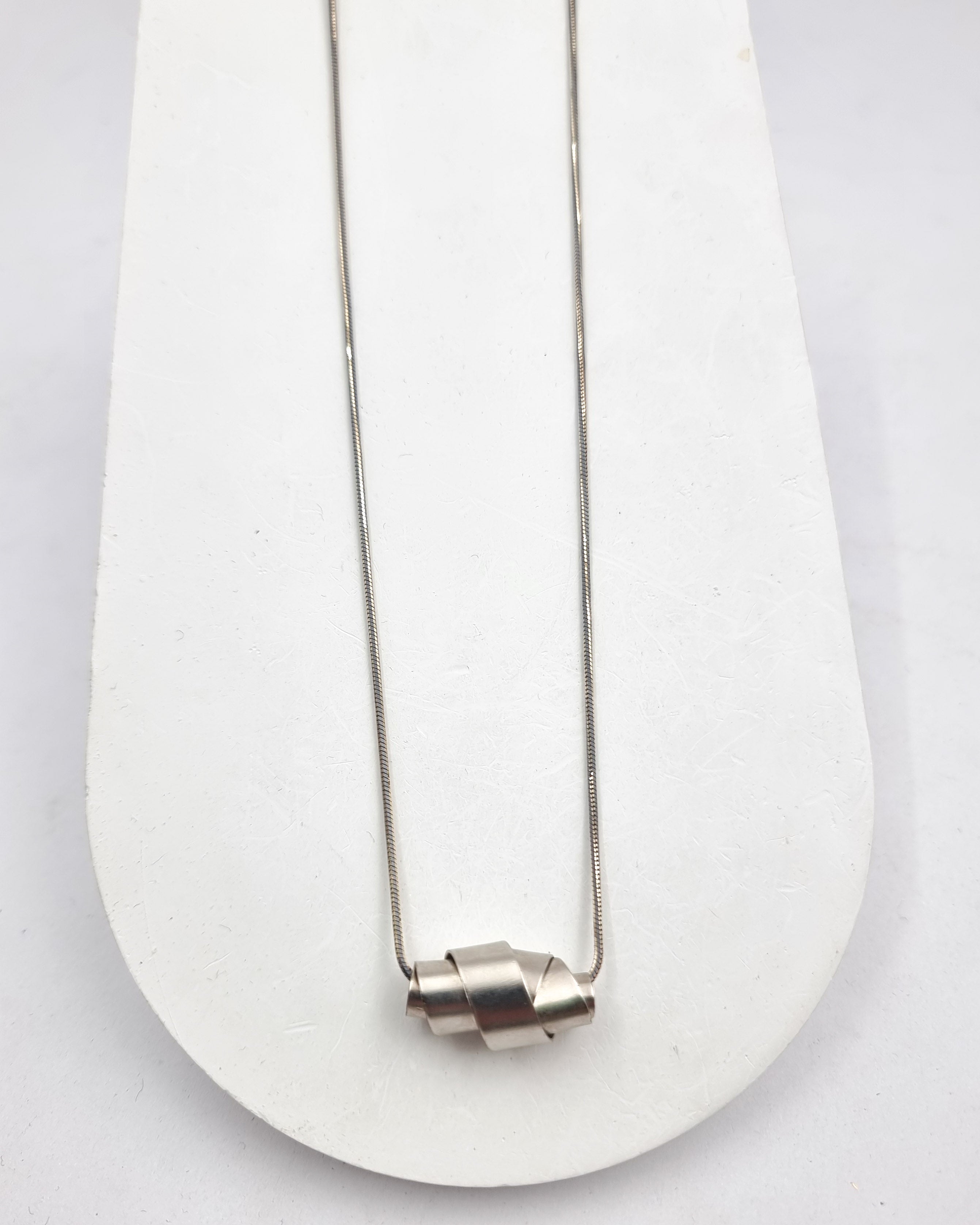 שרשרת מגולגלת עבודת יד קצרה