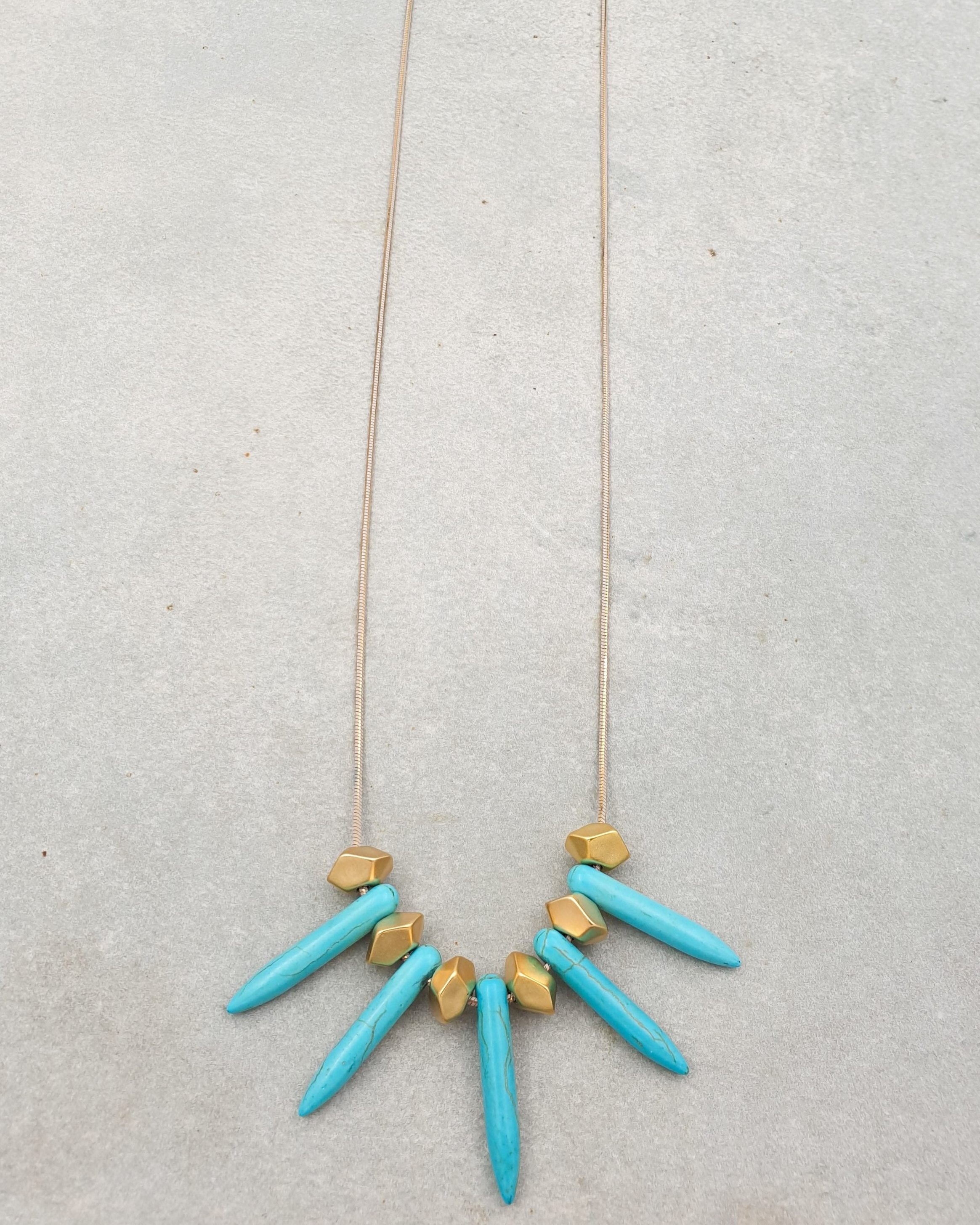 שרשרת שיני אבנים ארוכה