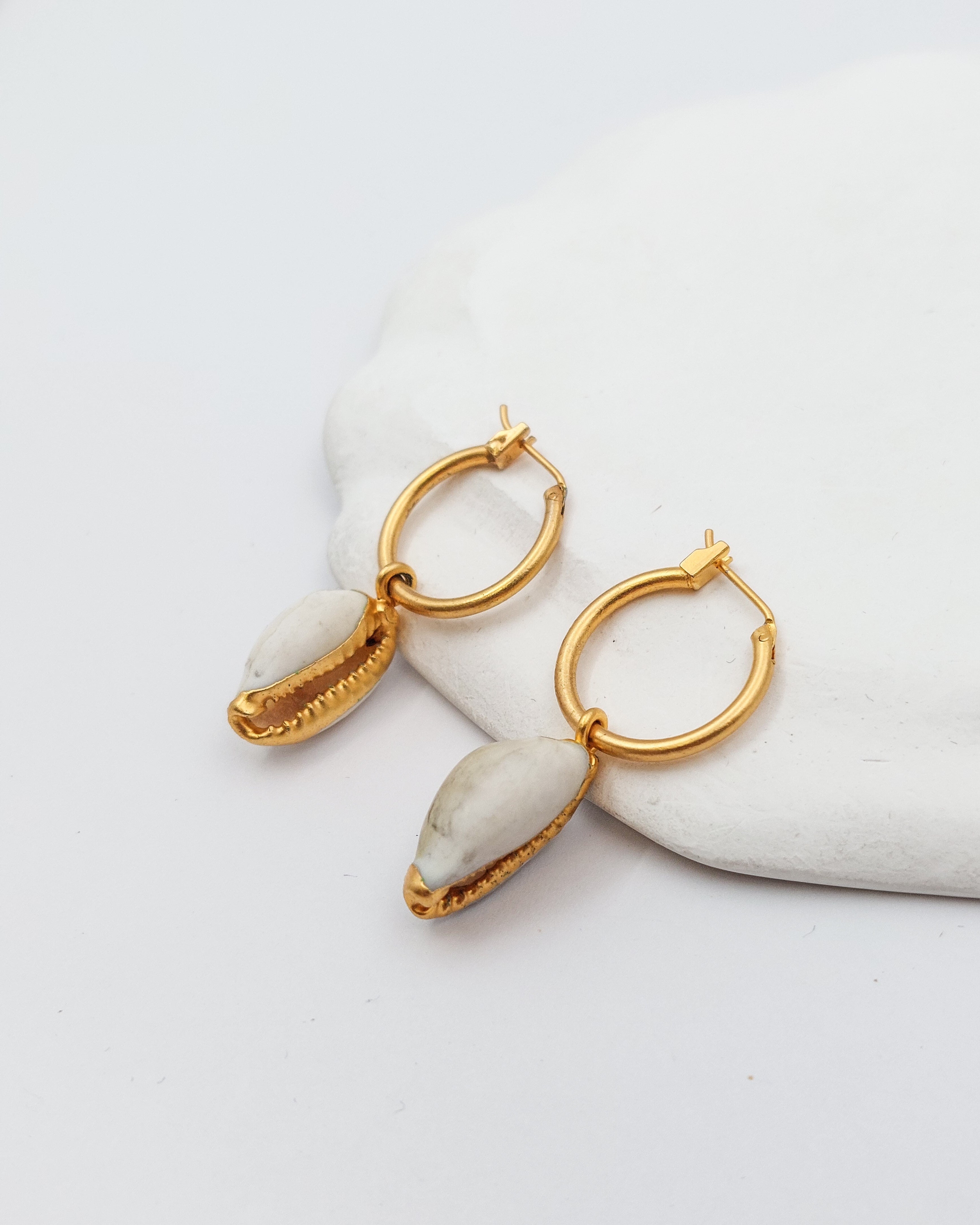 עגילי חישוק קונכיות