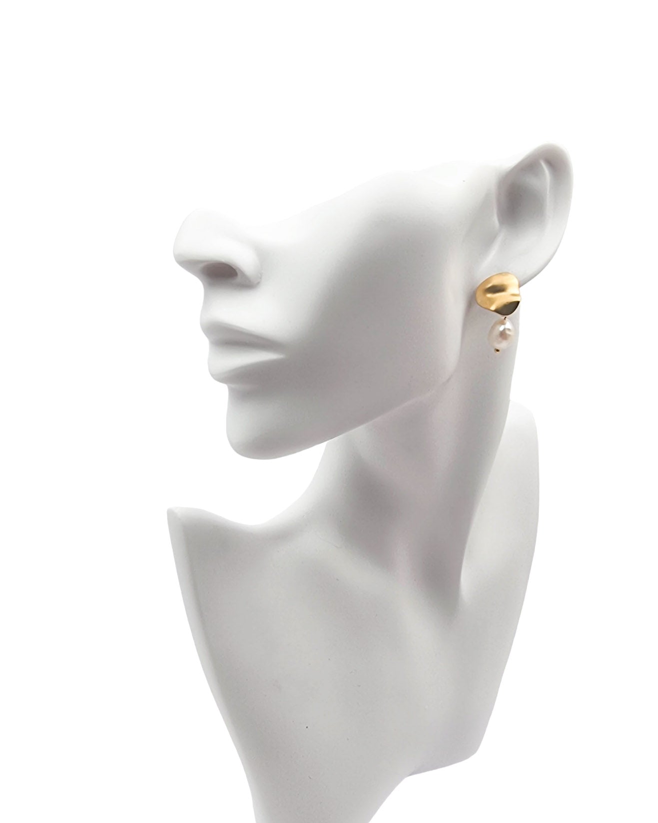 עגילים צמודים היילי  גלי עם תליון פנינה