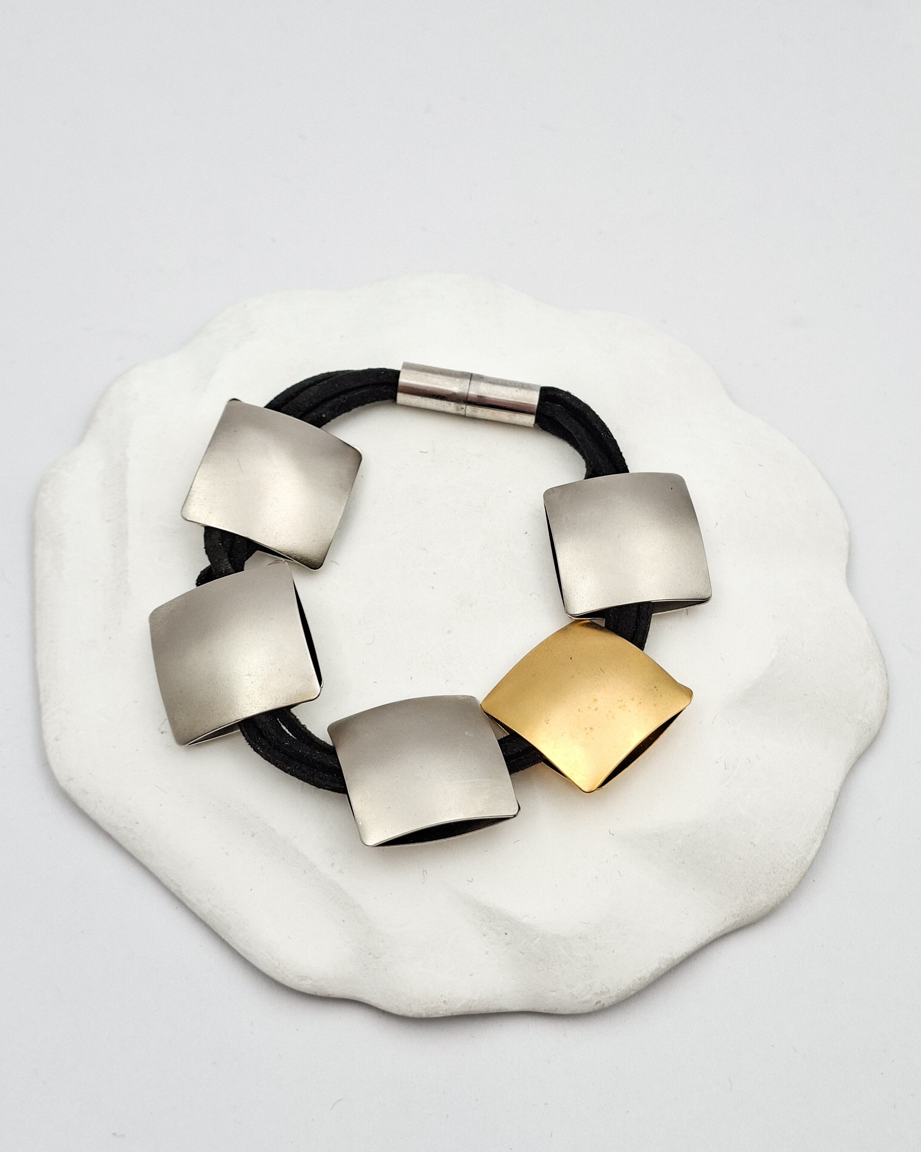 צמיד כריות מגנט