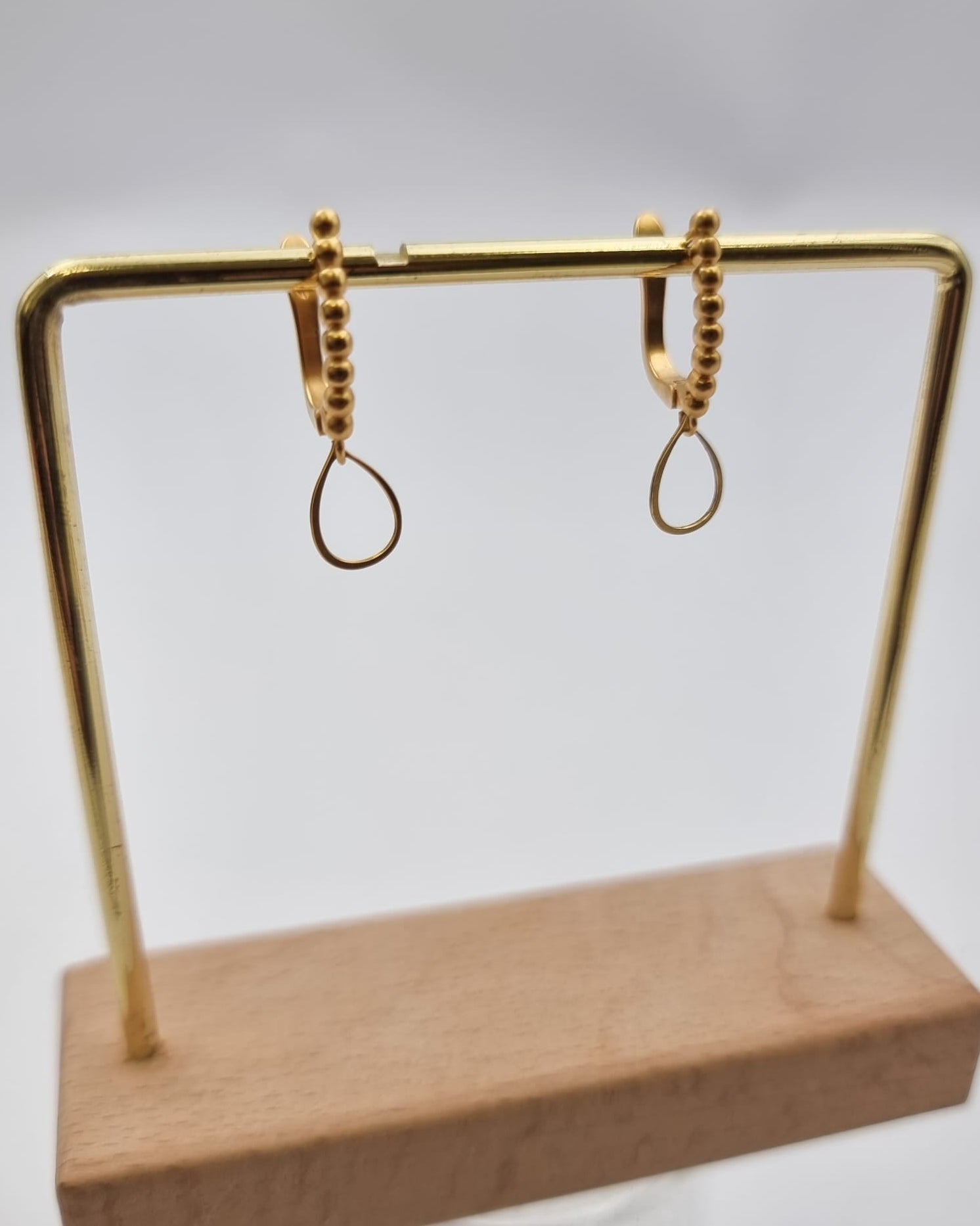 עגילים אנגלים כדוריות טיפה