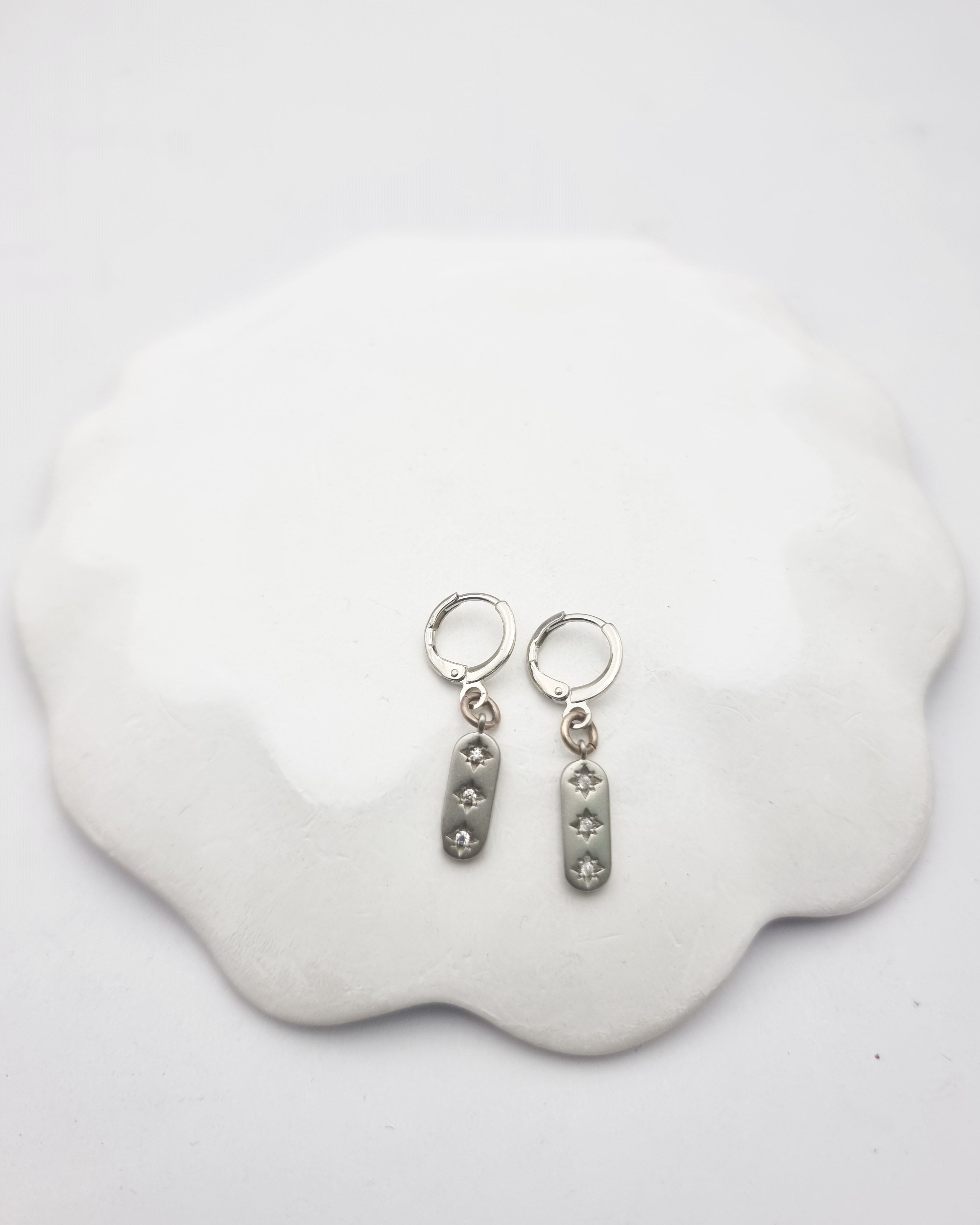 עגילי זירקונים אובליים כסף