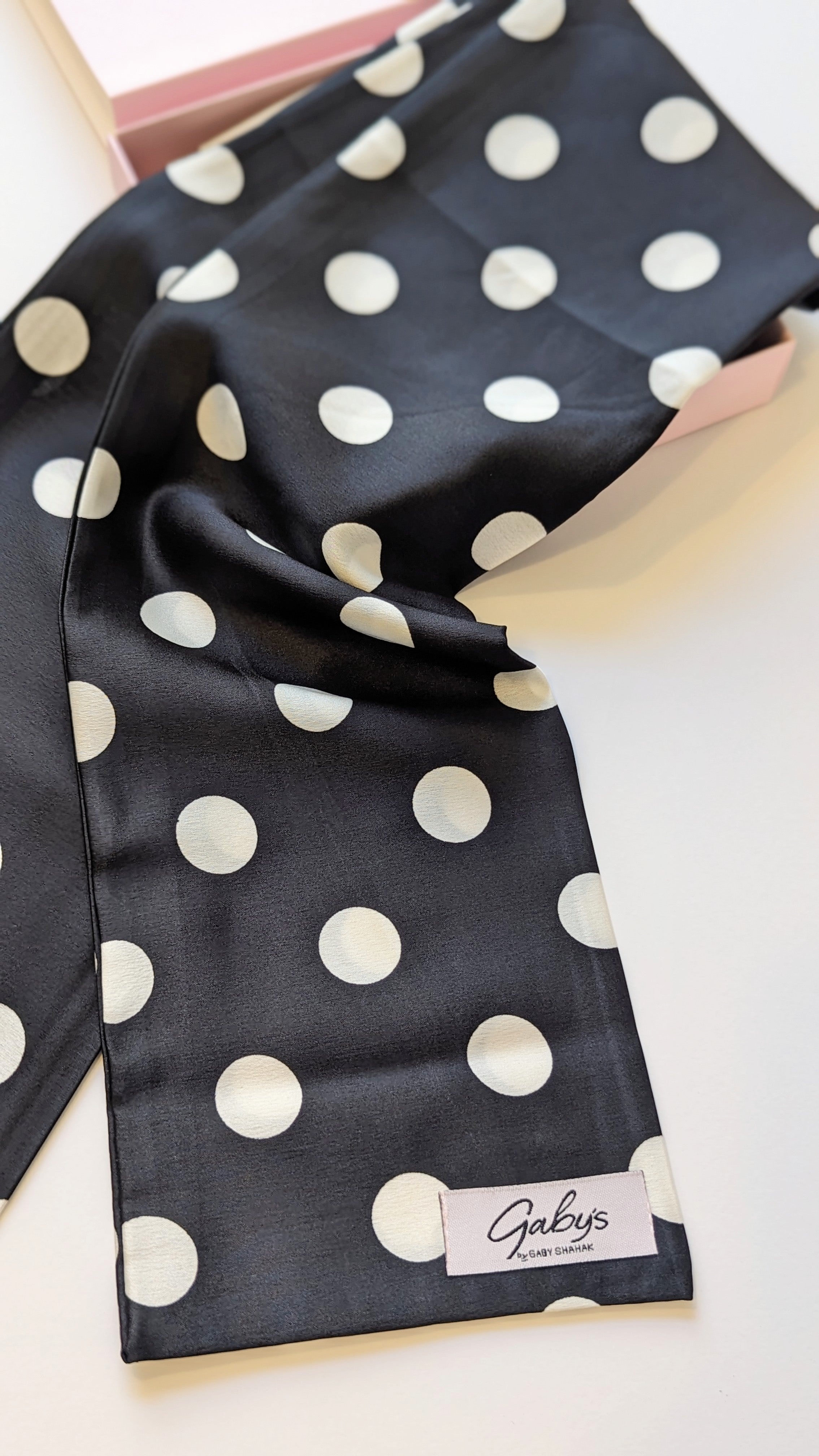 מטפחת דוט שחור לבן