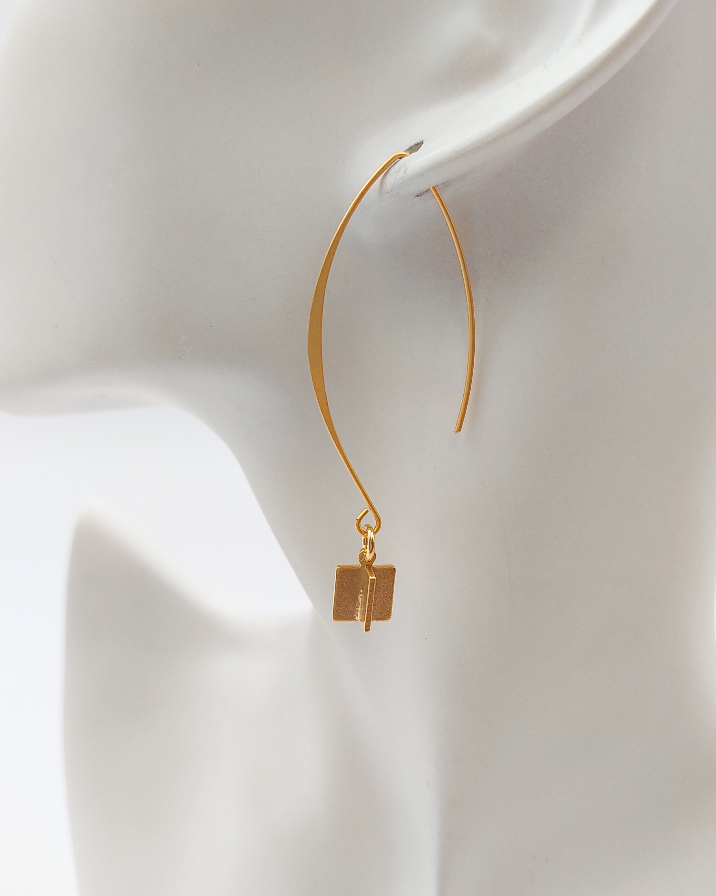 עגילי סנדי תלויים זהב