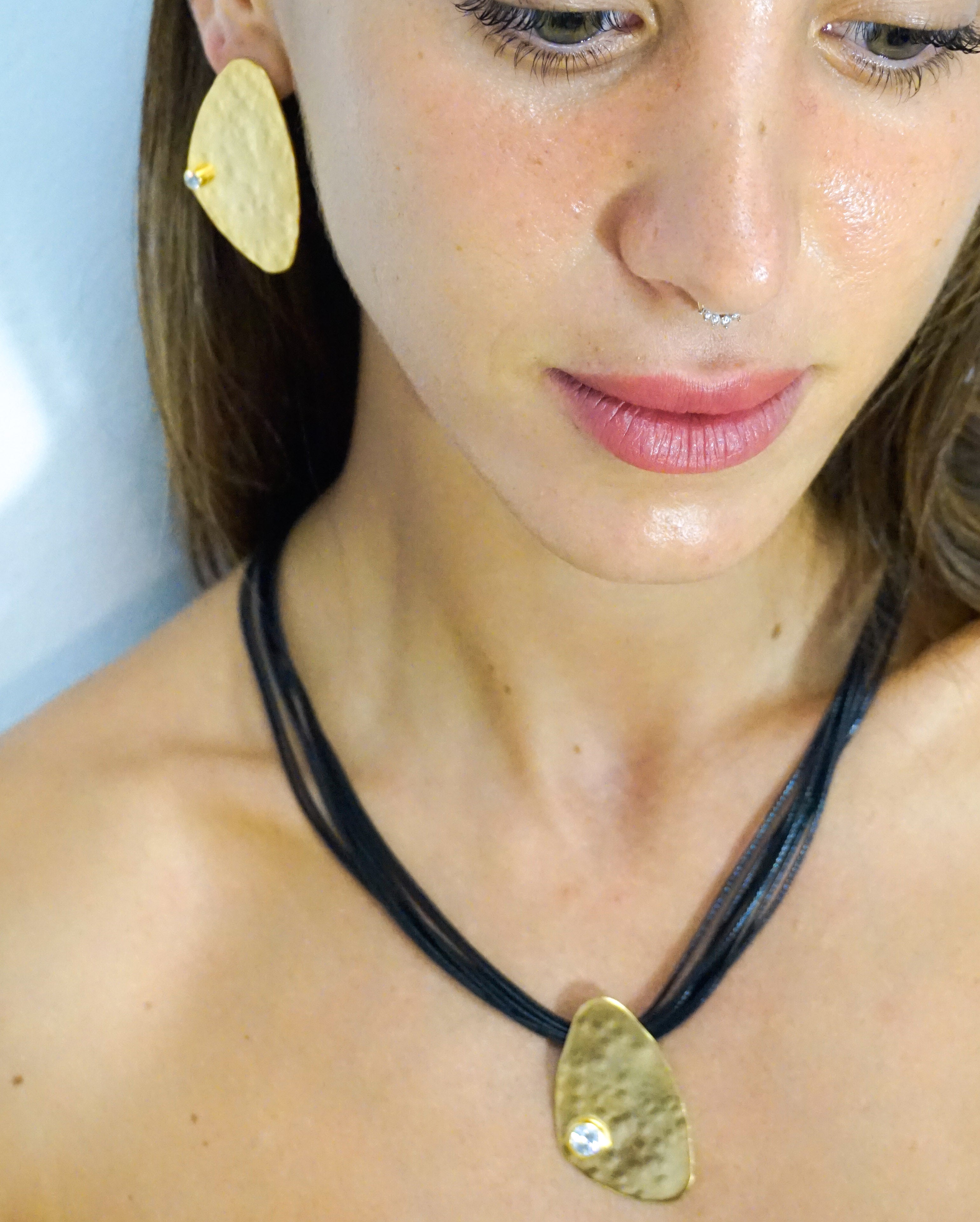 עגילי משולש רקוע זירקון זהב