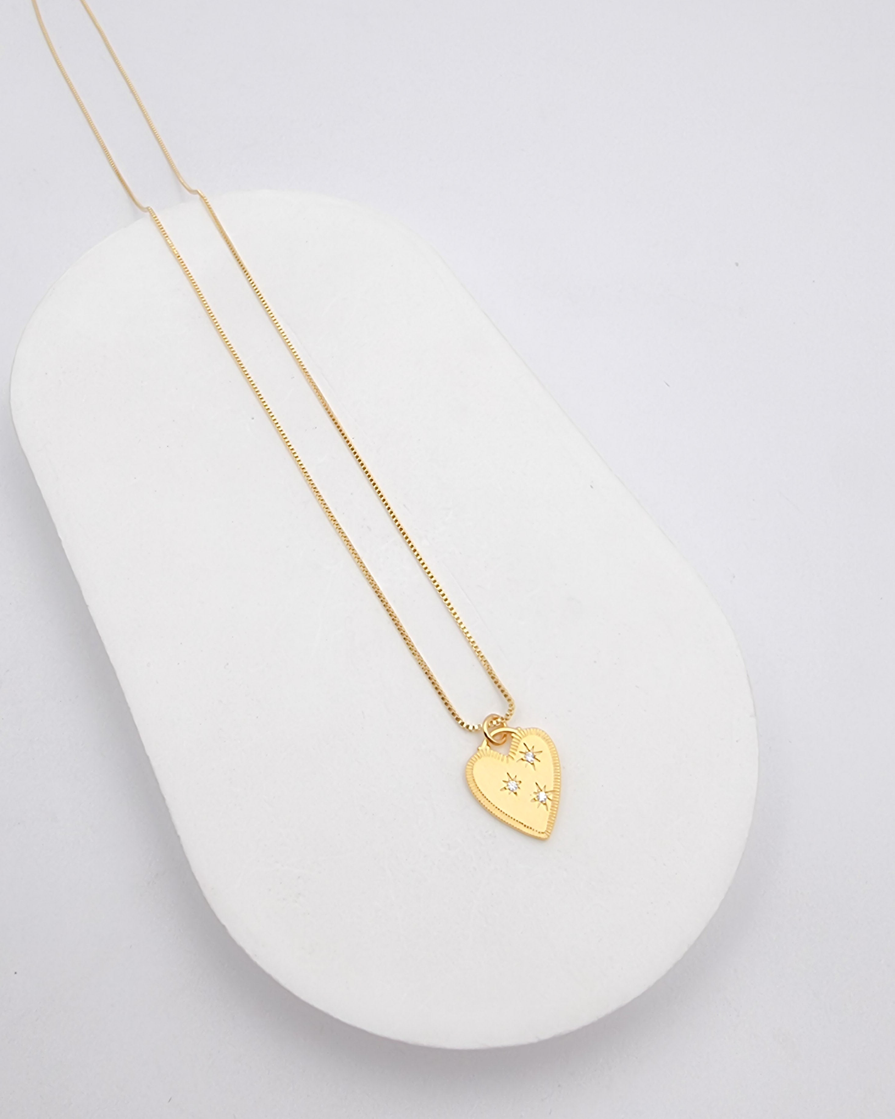 שרשרת ארוכה לב בשיבוץ זירקונים זהב