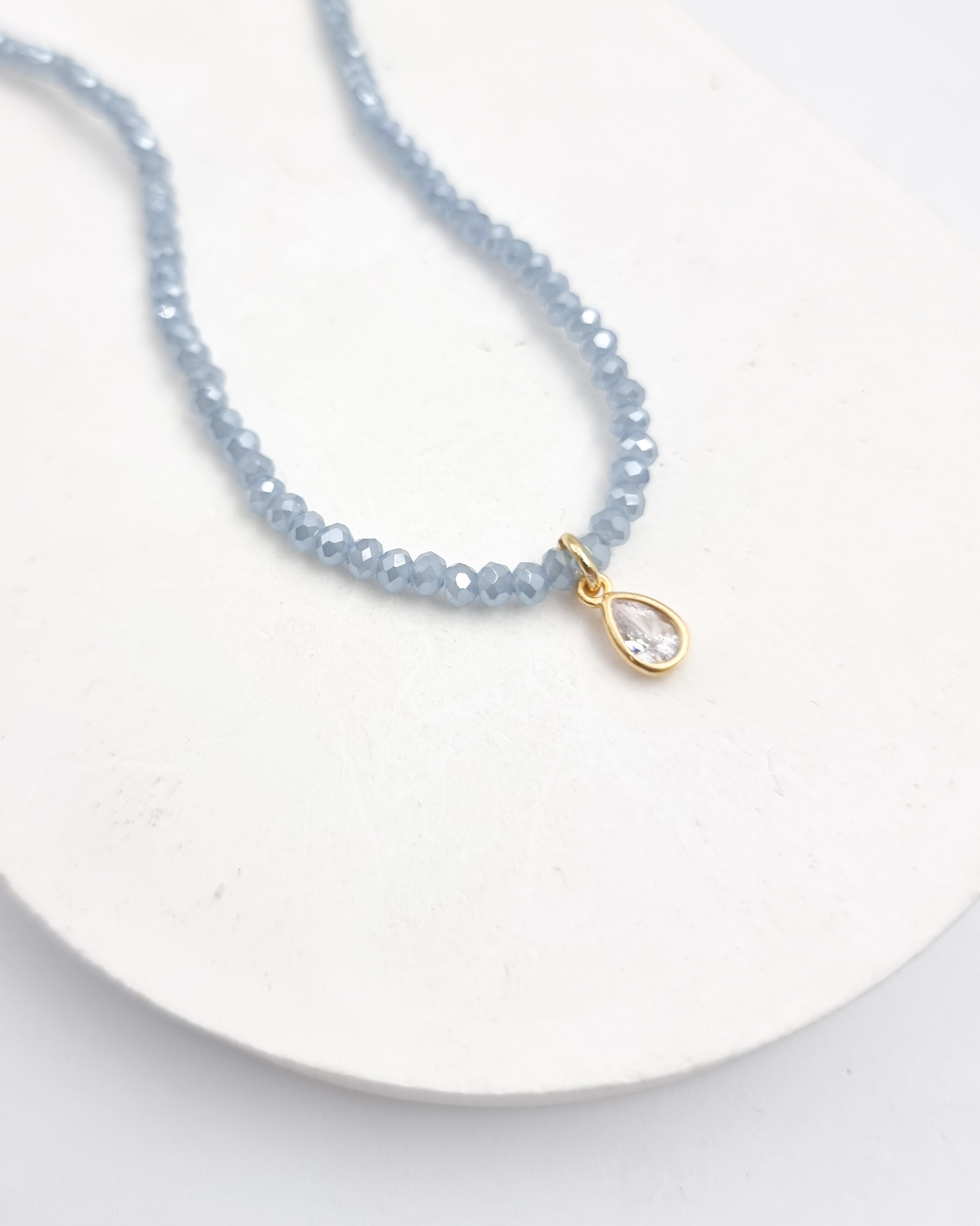 שרשרת קריסטלים טיפה זירקון ממוסגר אמה