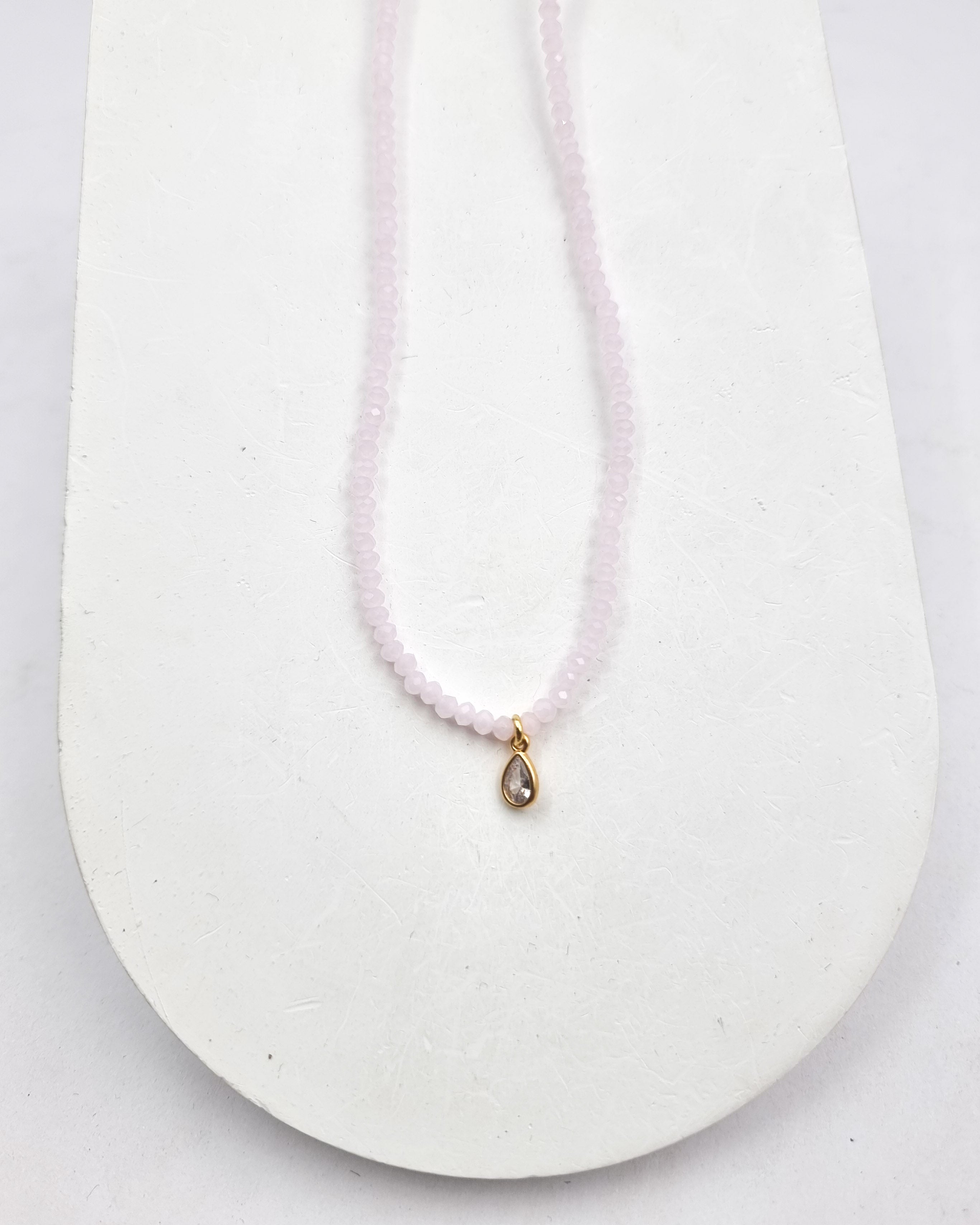 שרשרת קריסטלים טיפה זירקון ממוסגר אמה