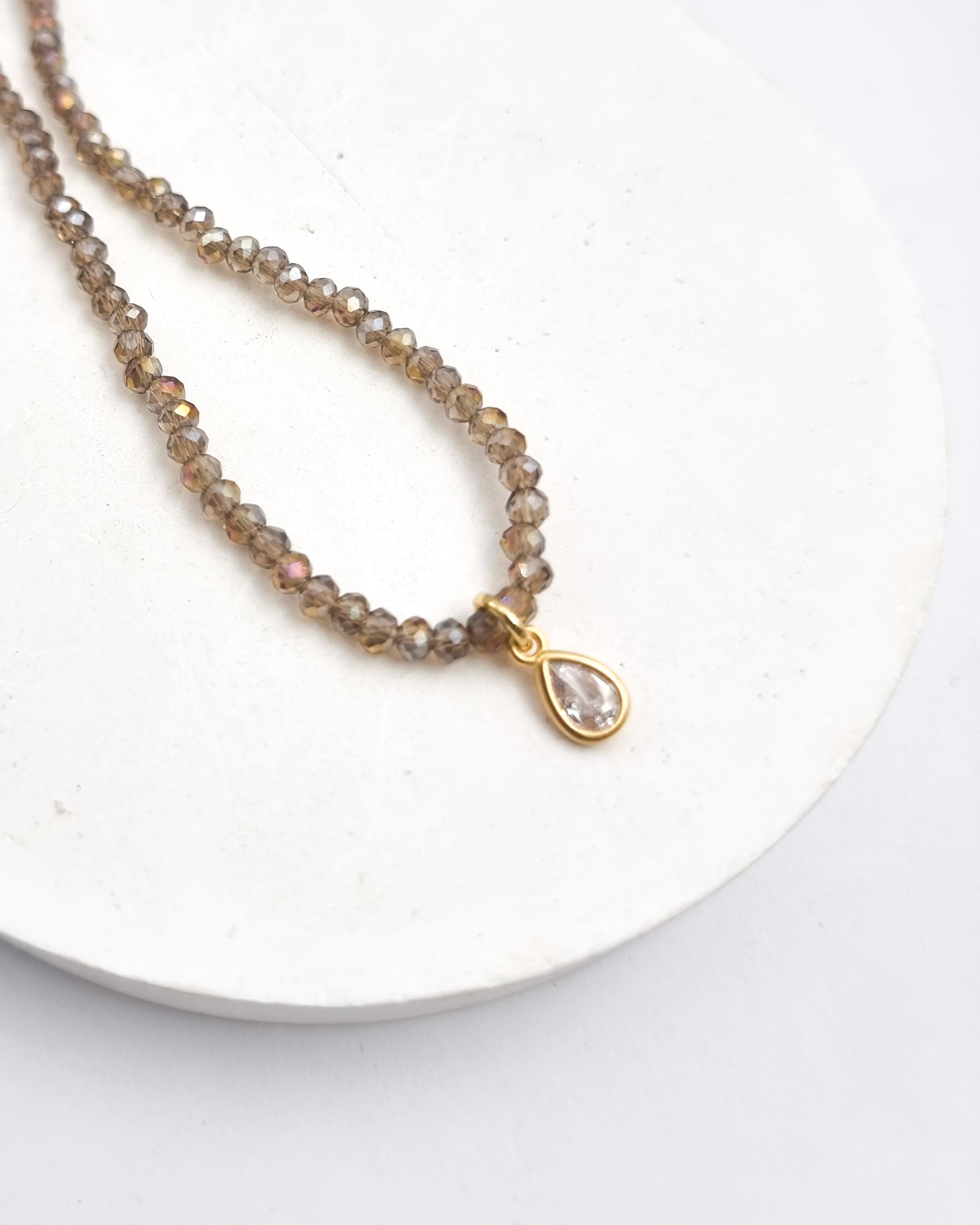 שרשרת קריסטלים טיפה זירקון ממוסגר אמה