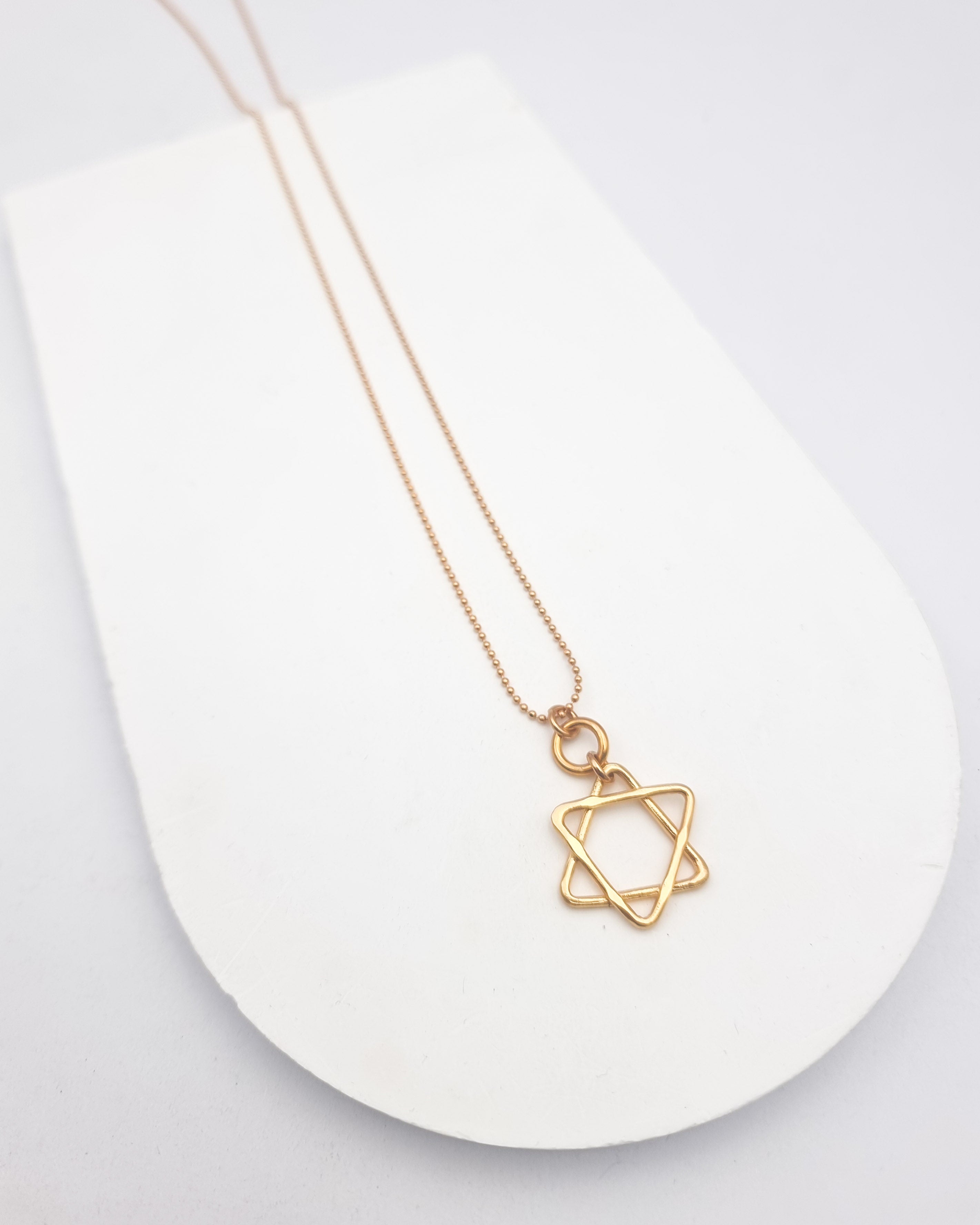 שרשרת מגן דוד קטן עבודת יד זהב