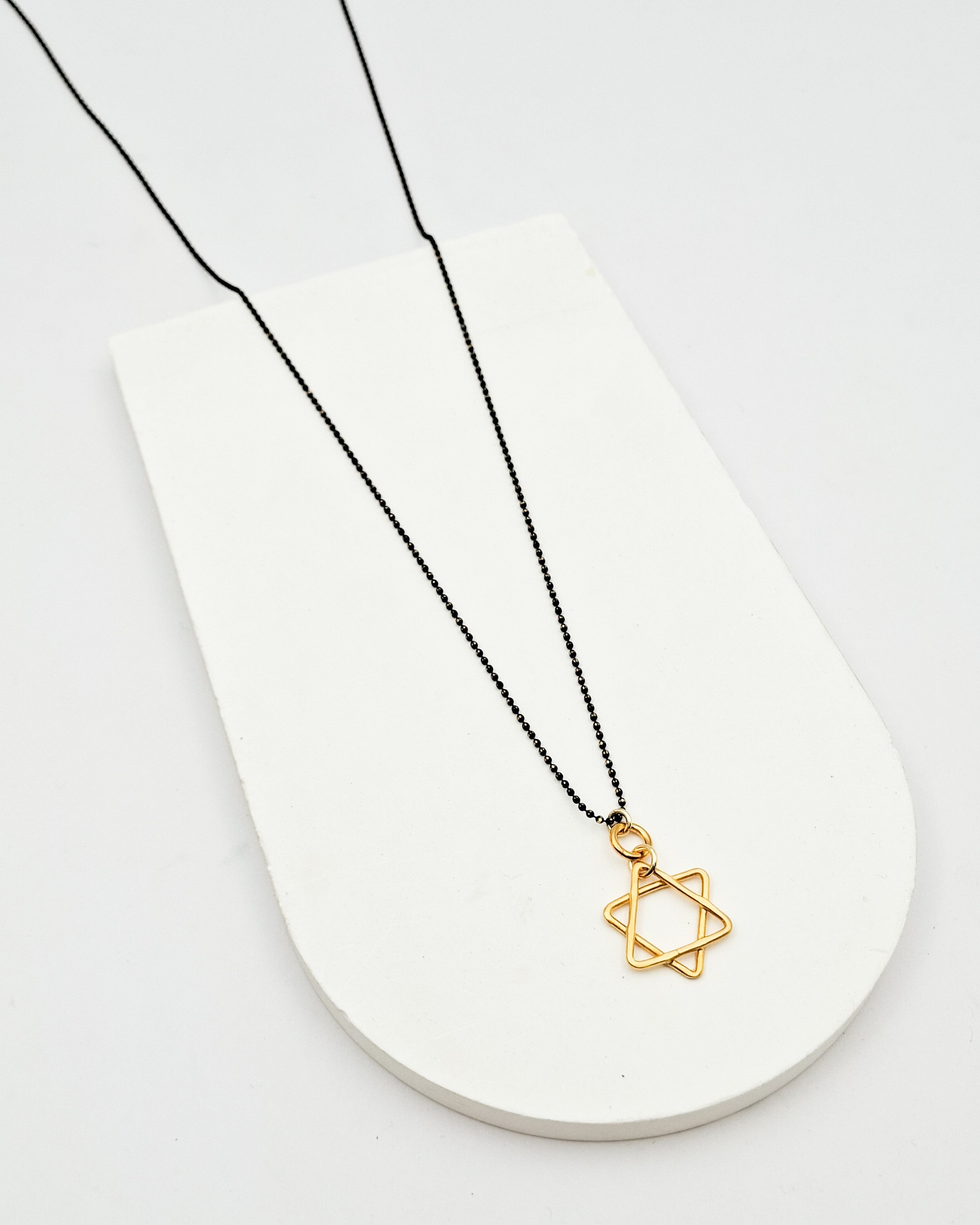 שרשרת מגן דוד קטן עבודת יד זהב