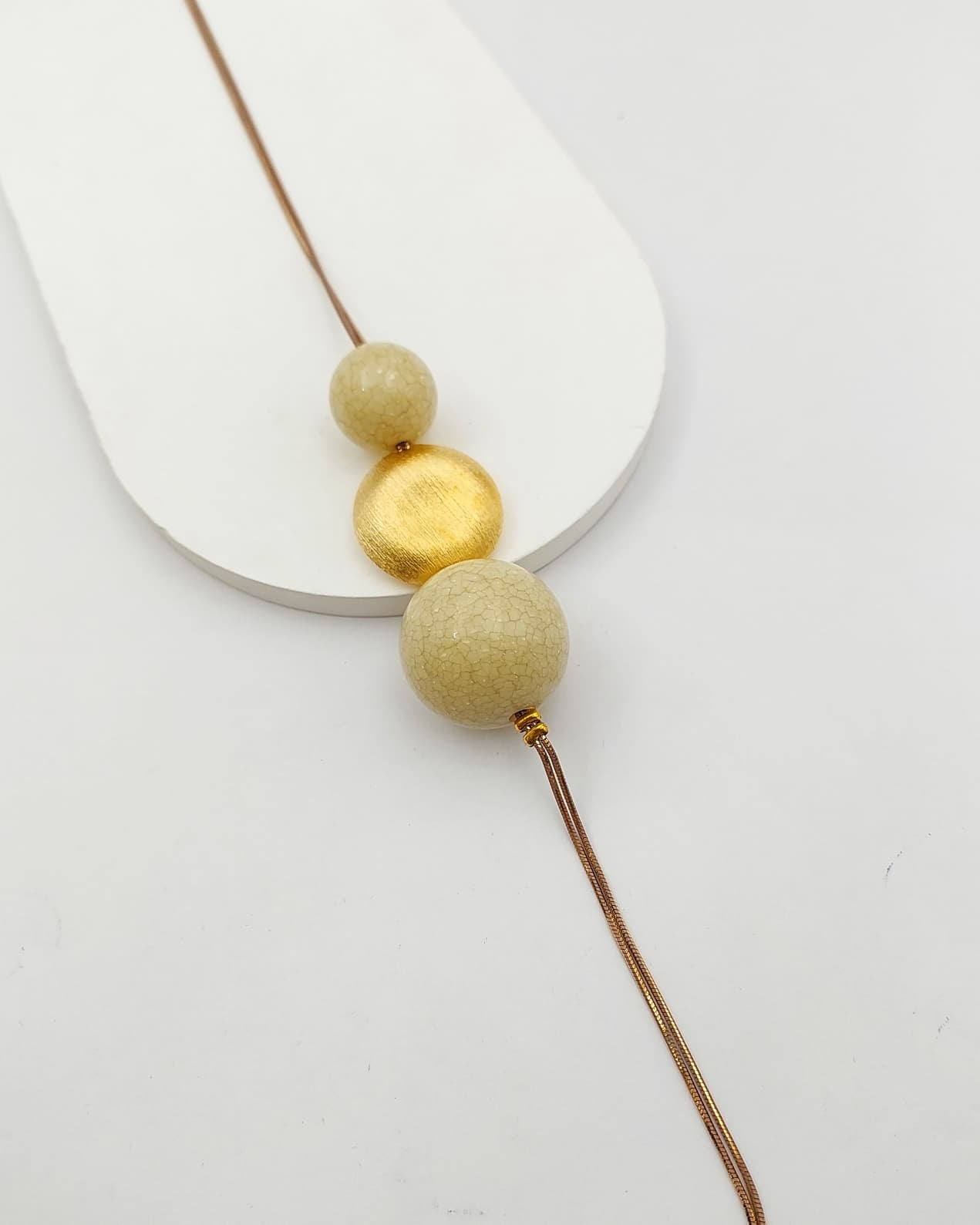 שרשרת עניבה כדורי שייש