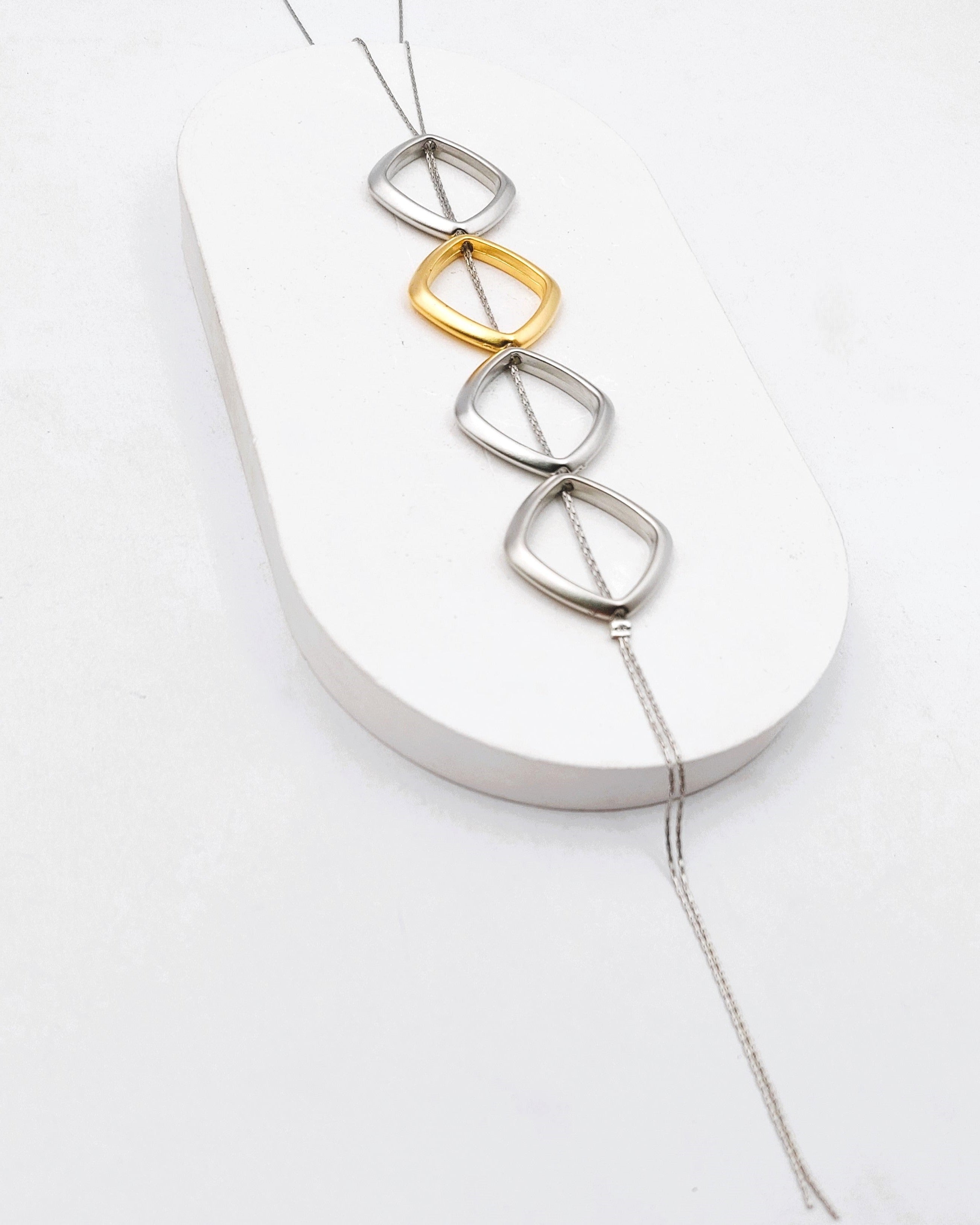 שרשרת עניבה מעוינים כסף וזהב