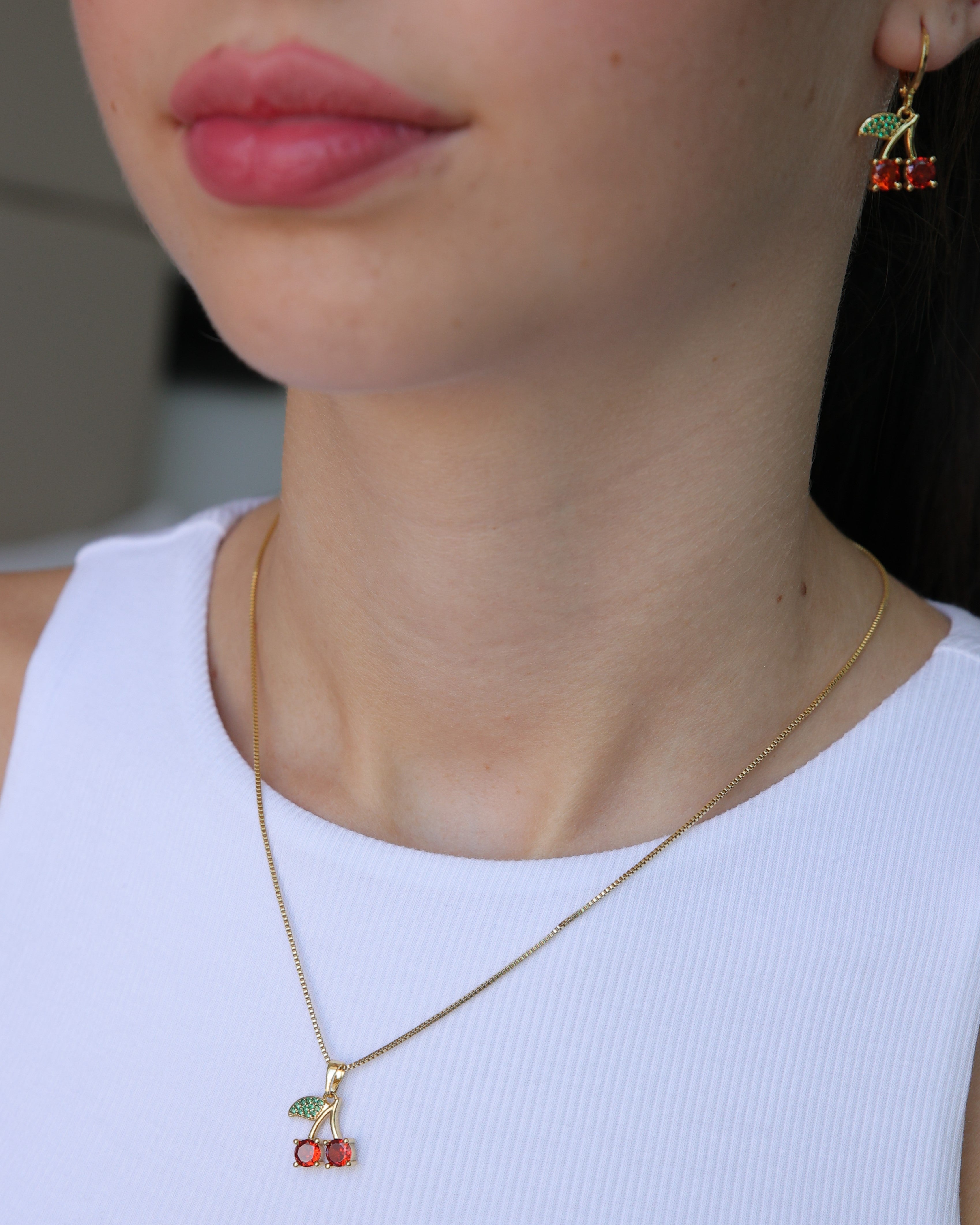 עגילי חישוק שרי