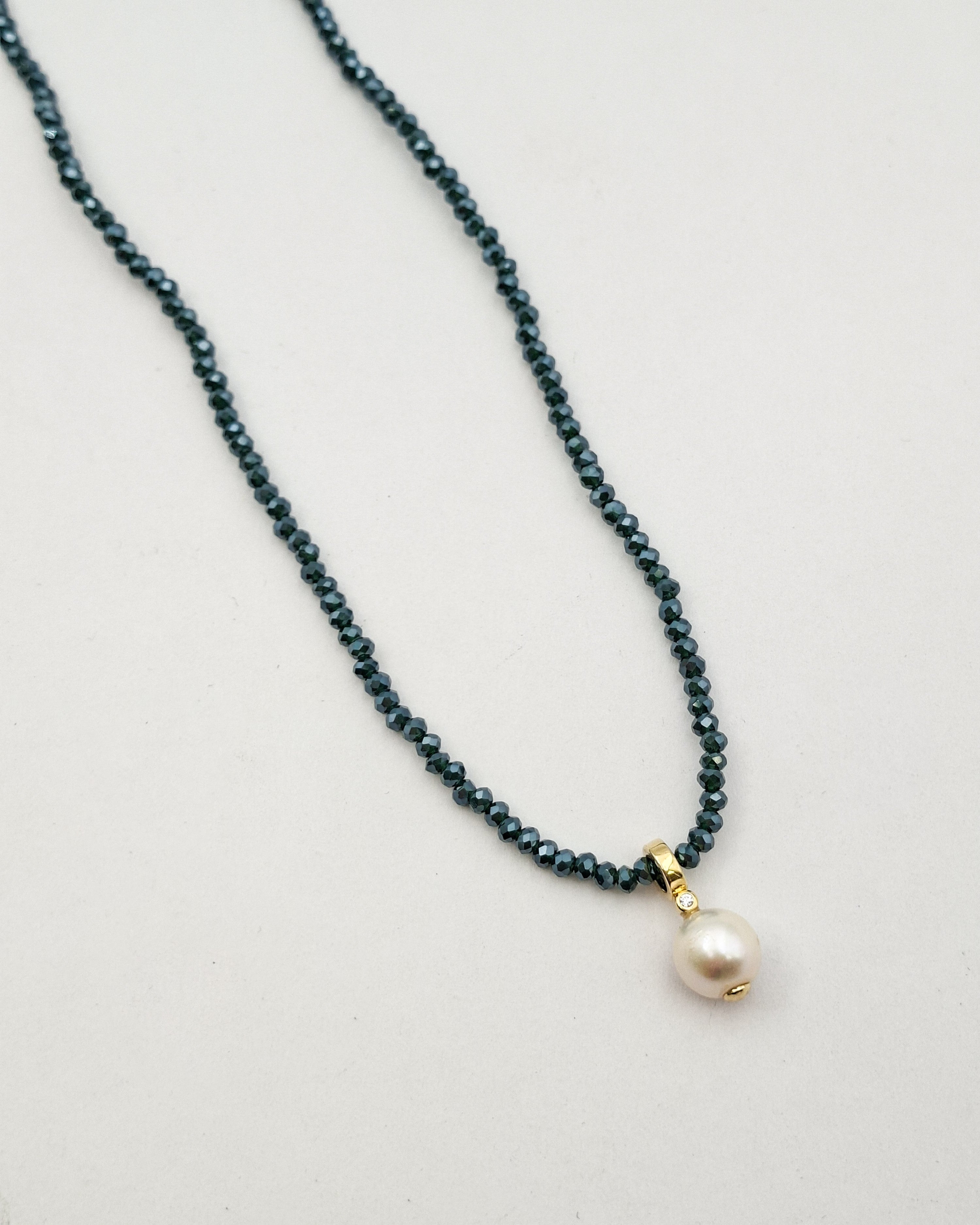 שרשרת קריסטלים ארוכה ופנינה