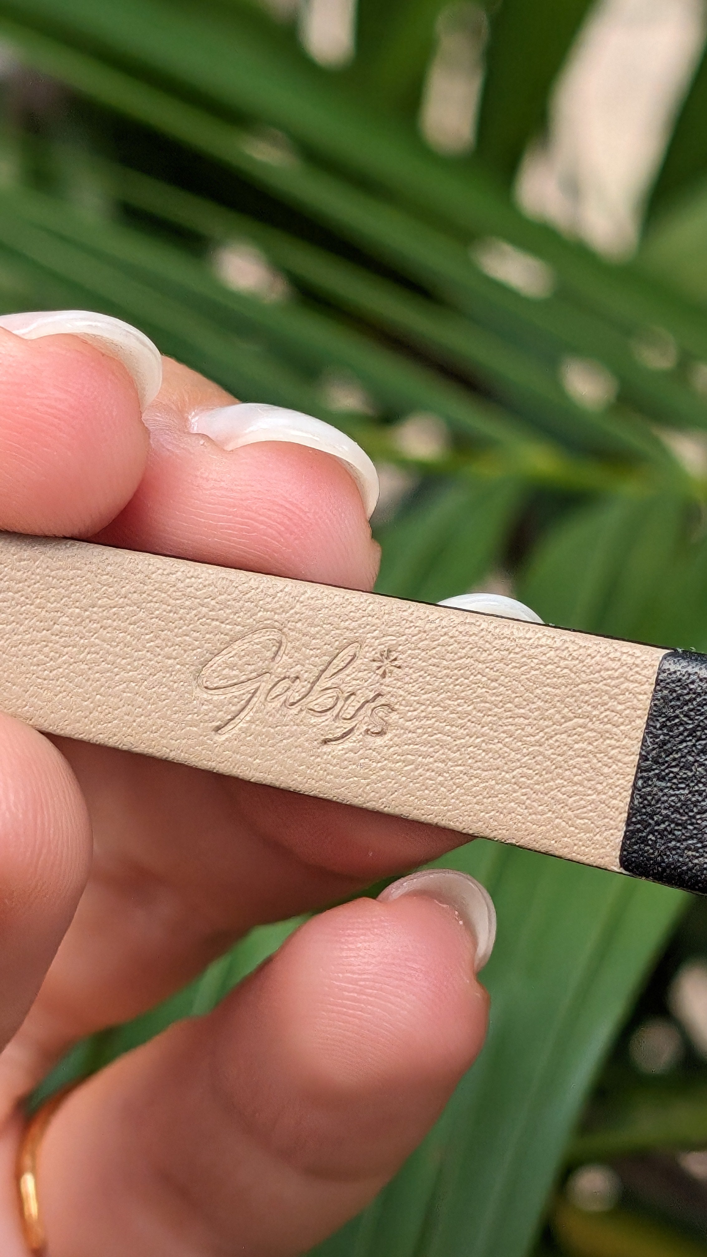 שעון מוזהב עור שחור