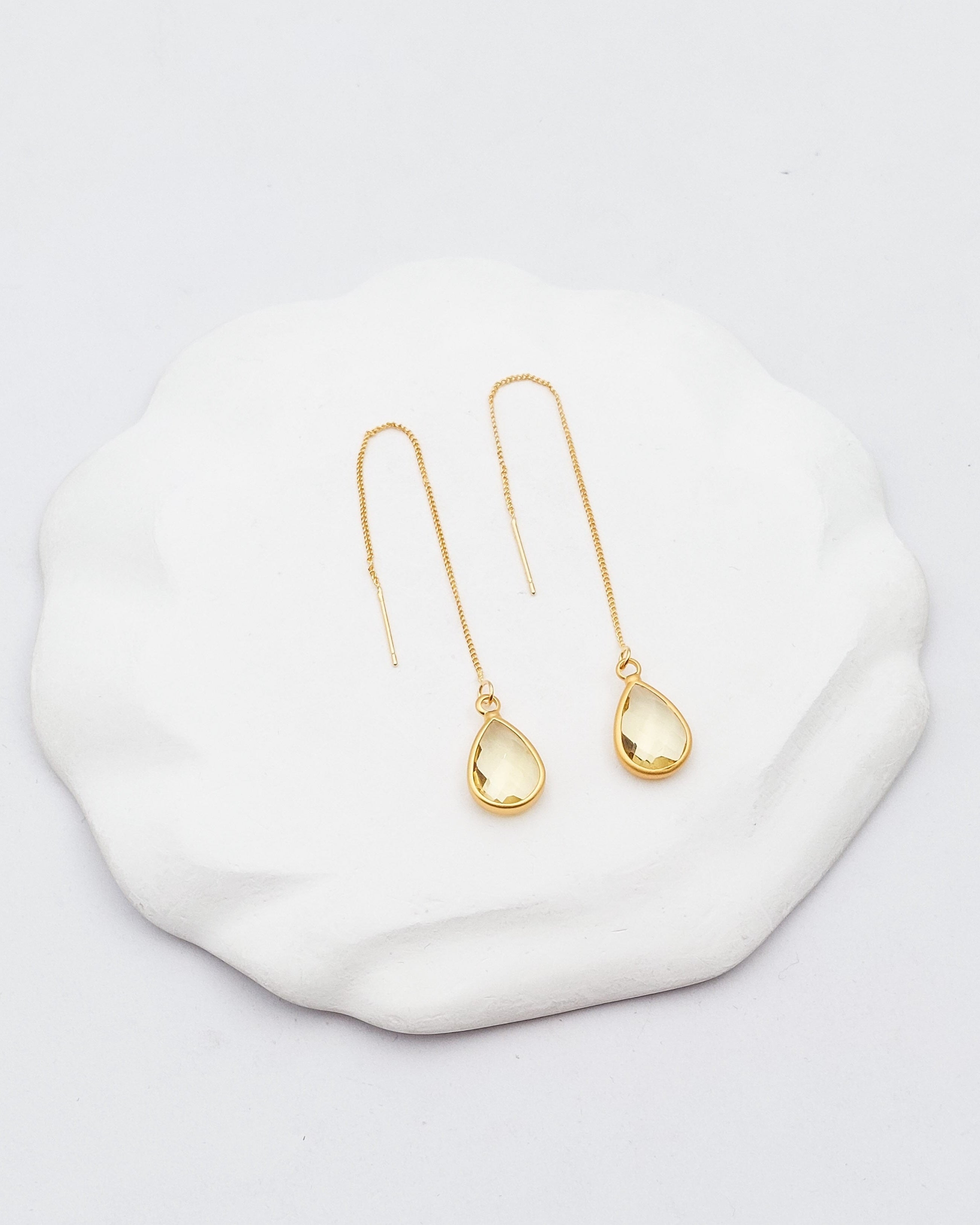 עגילי שרוך טיפה ממוסגרת