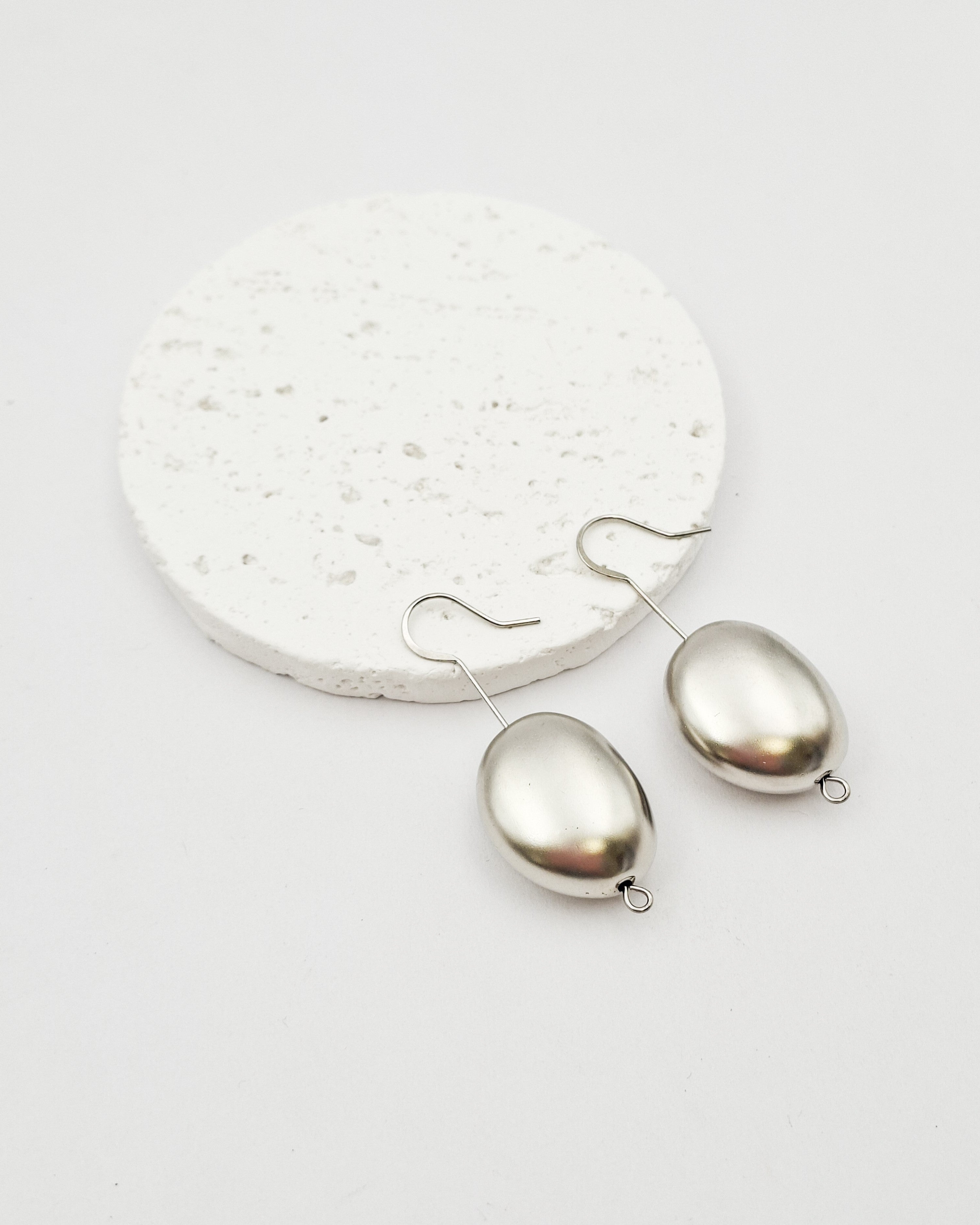 עגילים תלויים אובל נפחי כסף