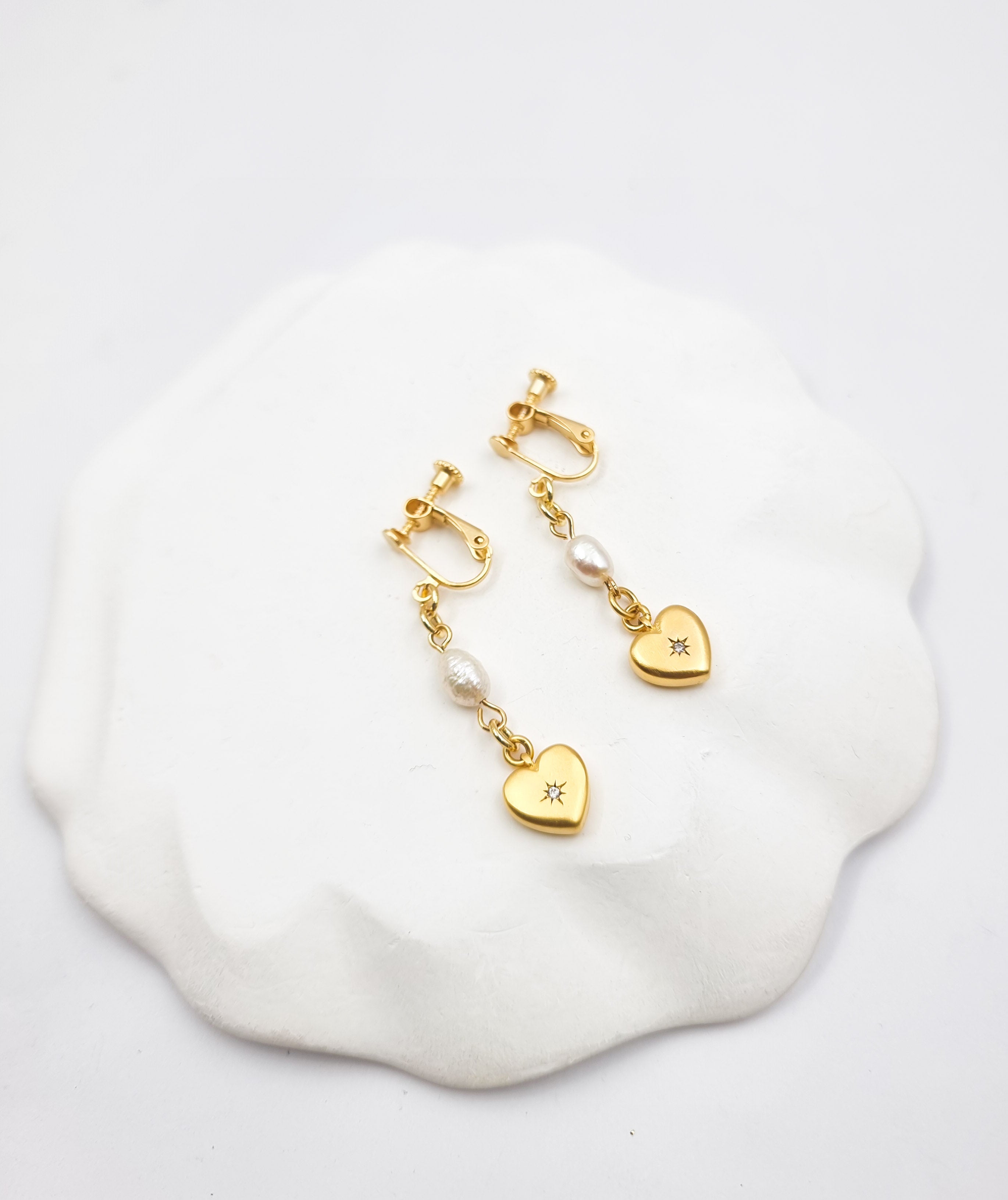 עגילי קליפס פנינה ולבבות