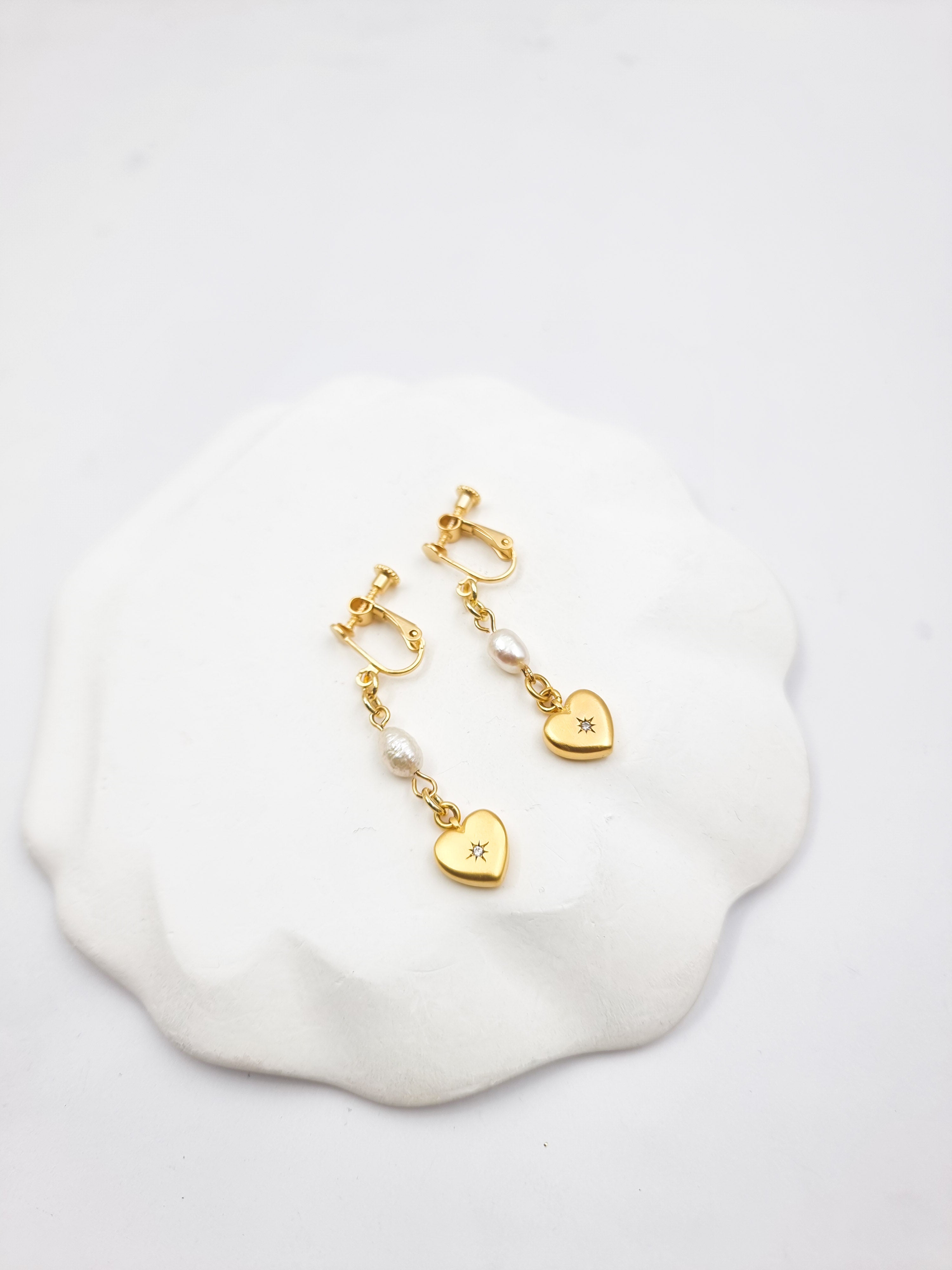 עגילי קליפס פנינה ולבבות