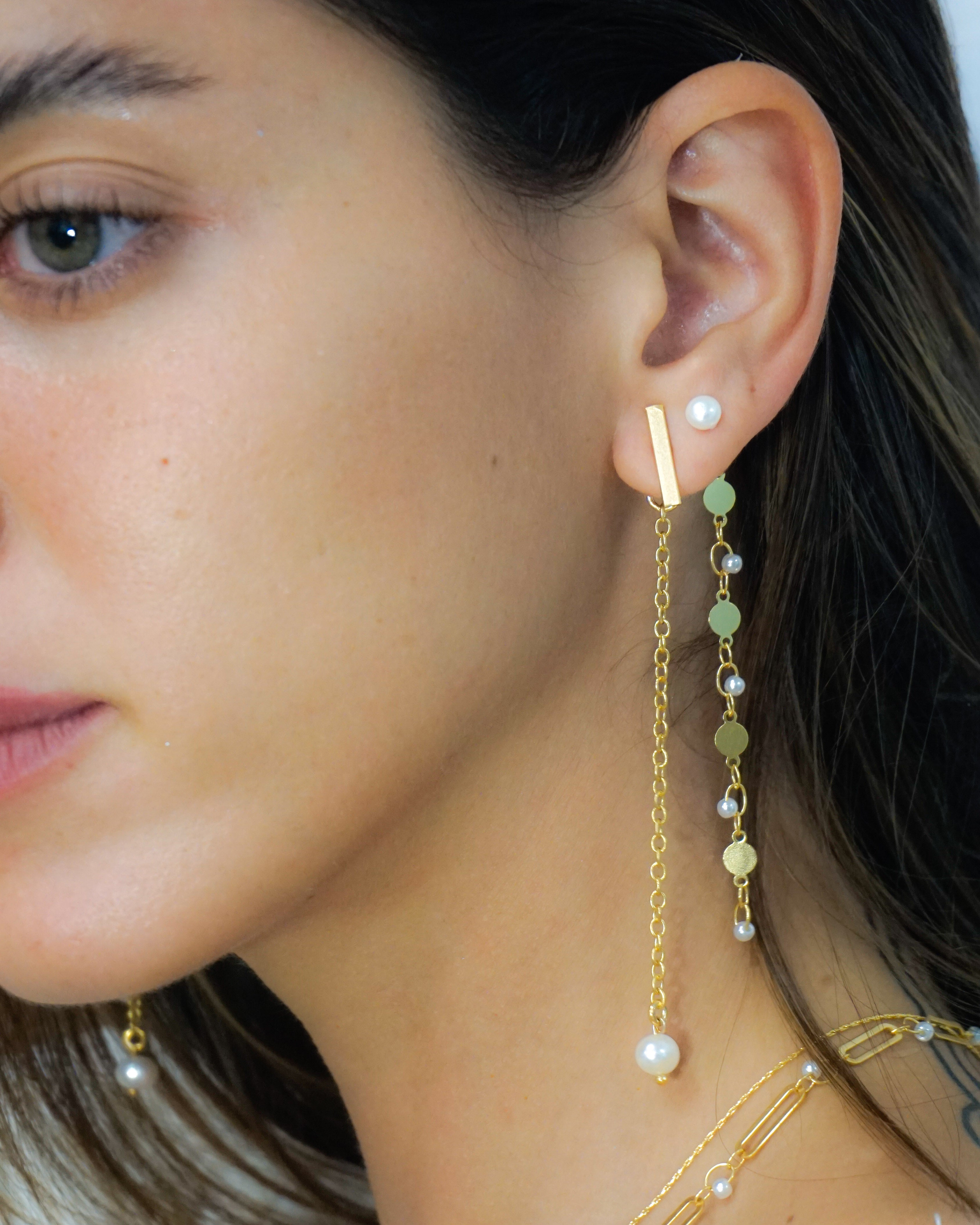 עגילי פנינה חובקים דלדלי פנינים