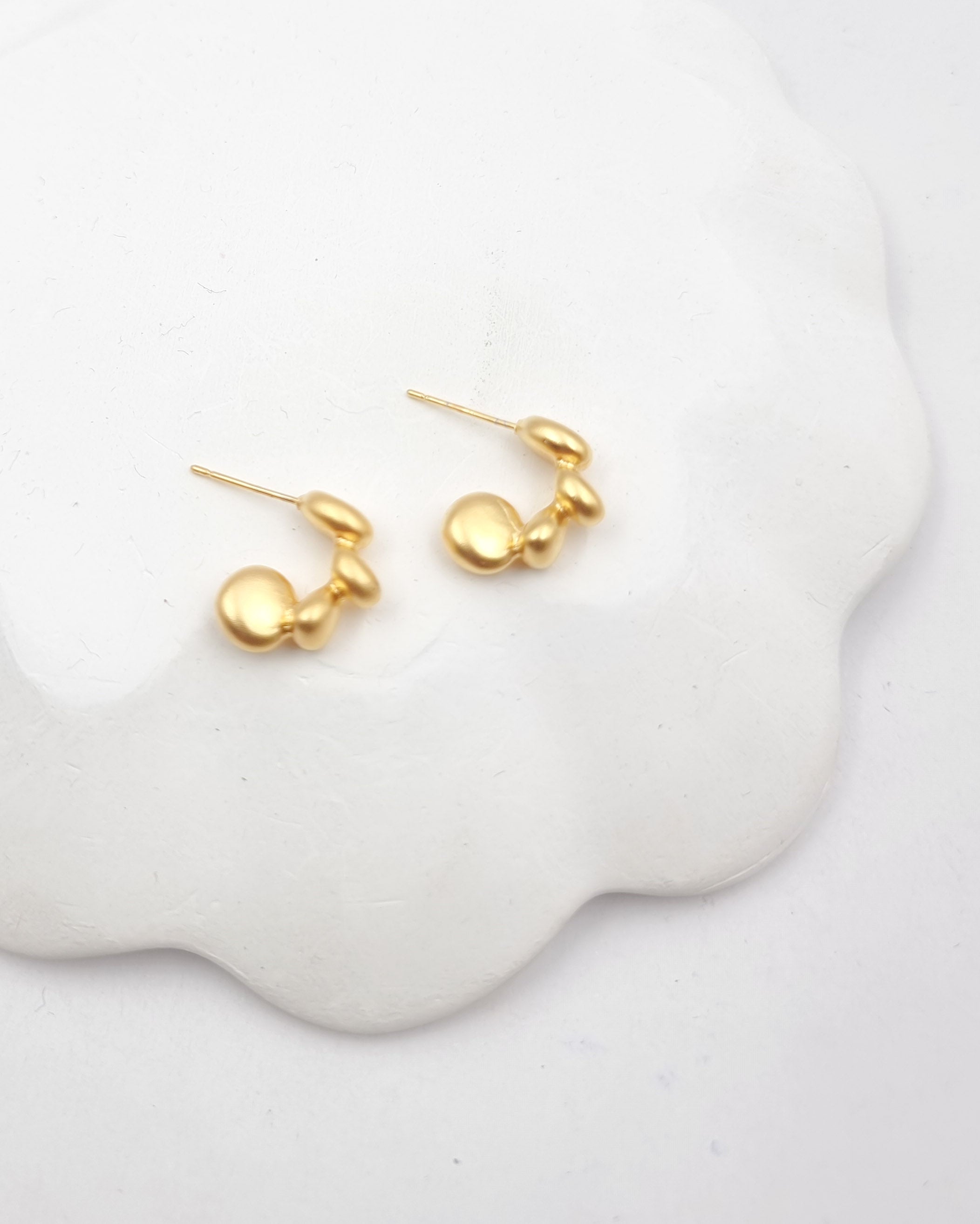 עגילי חישוק חלוקי נחל