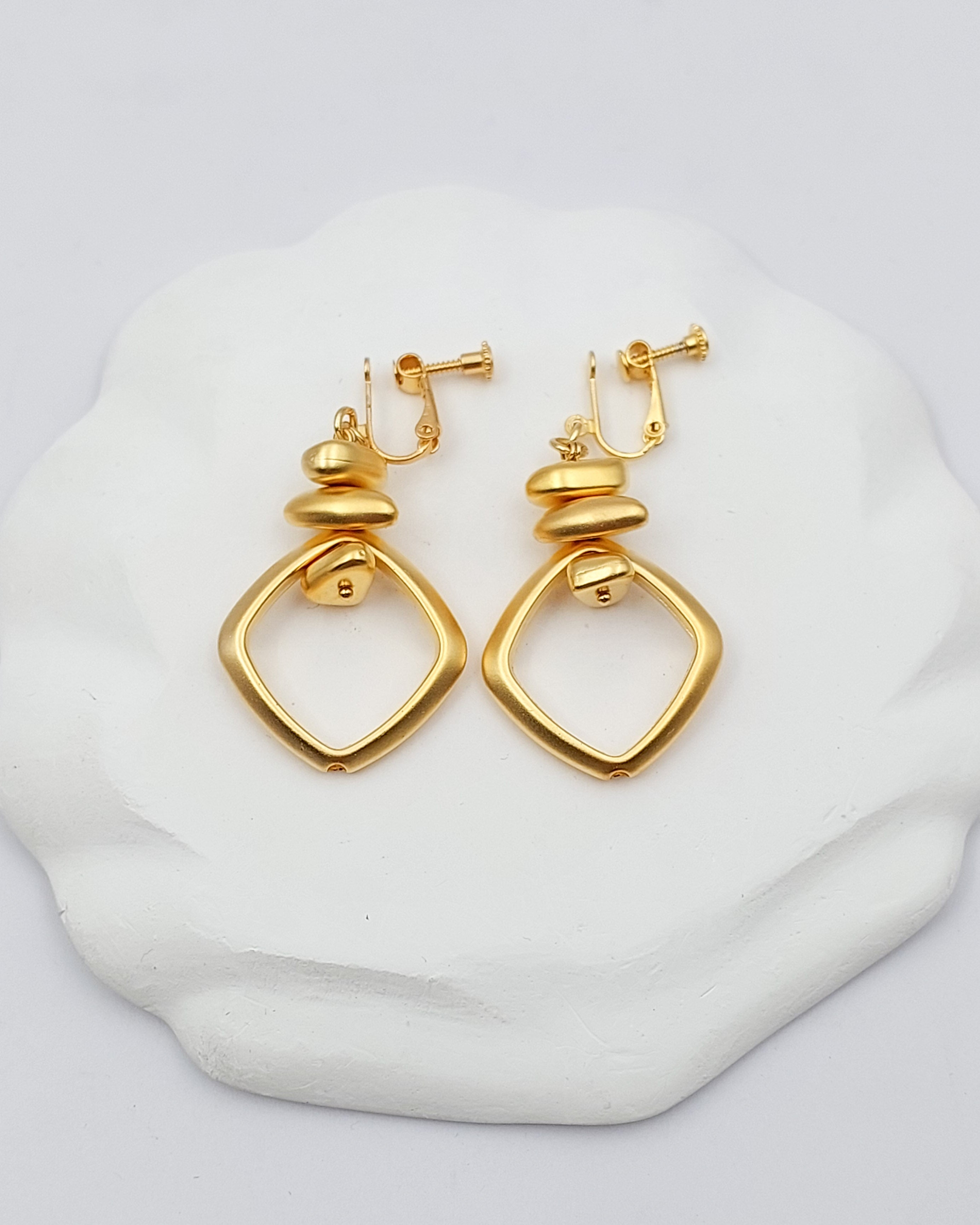 עגילי קליפס מעוין פלחים