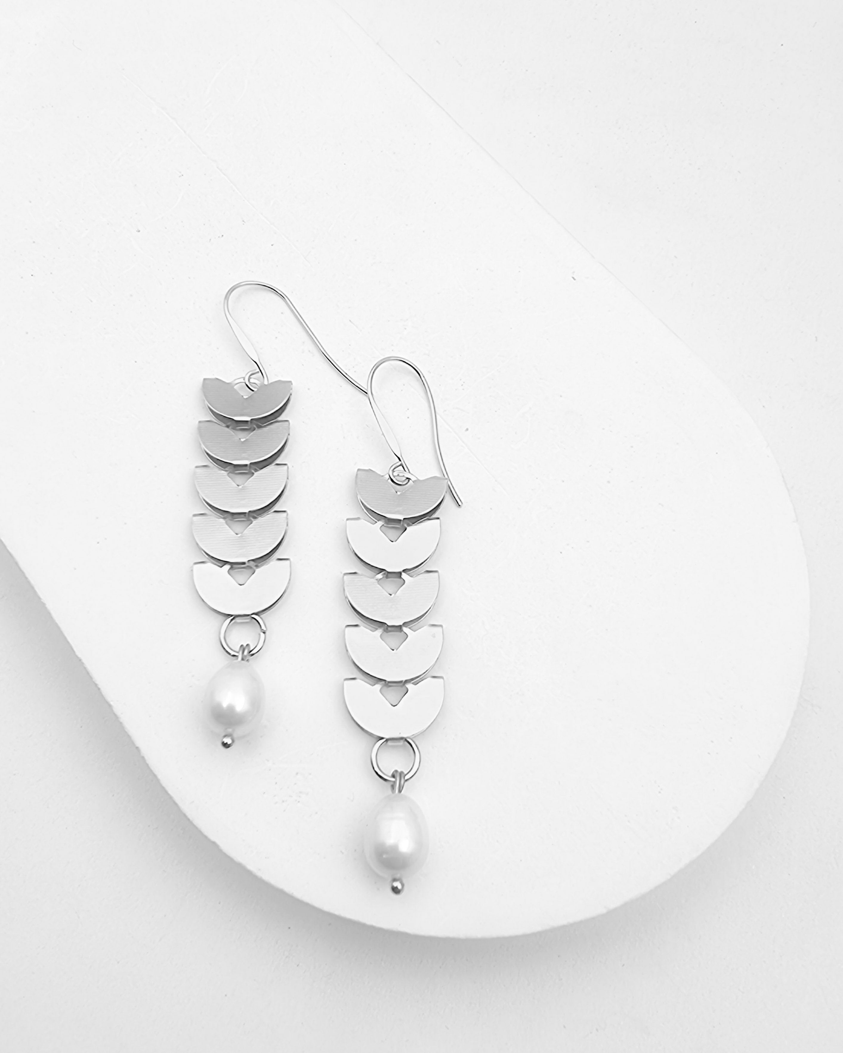 עגילי עלים פנינים