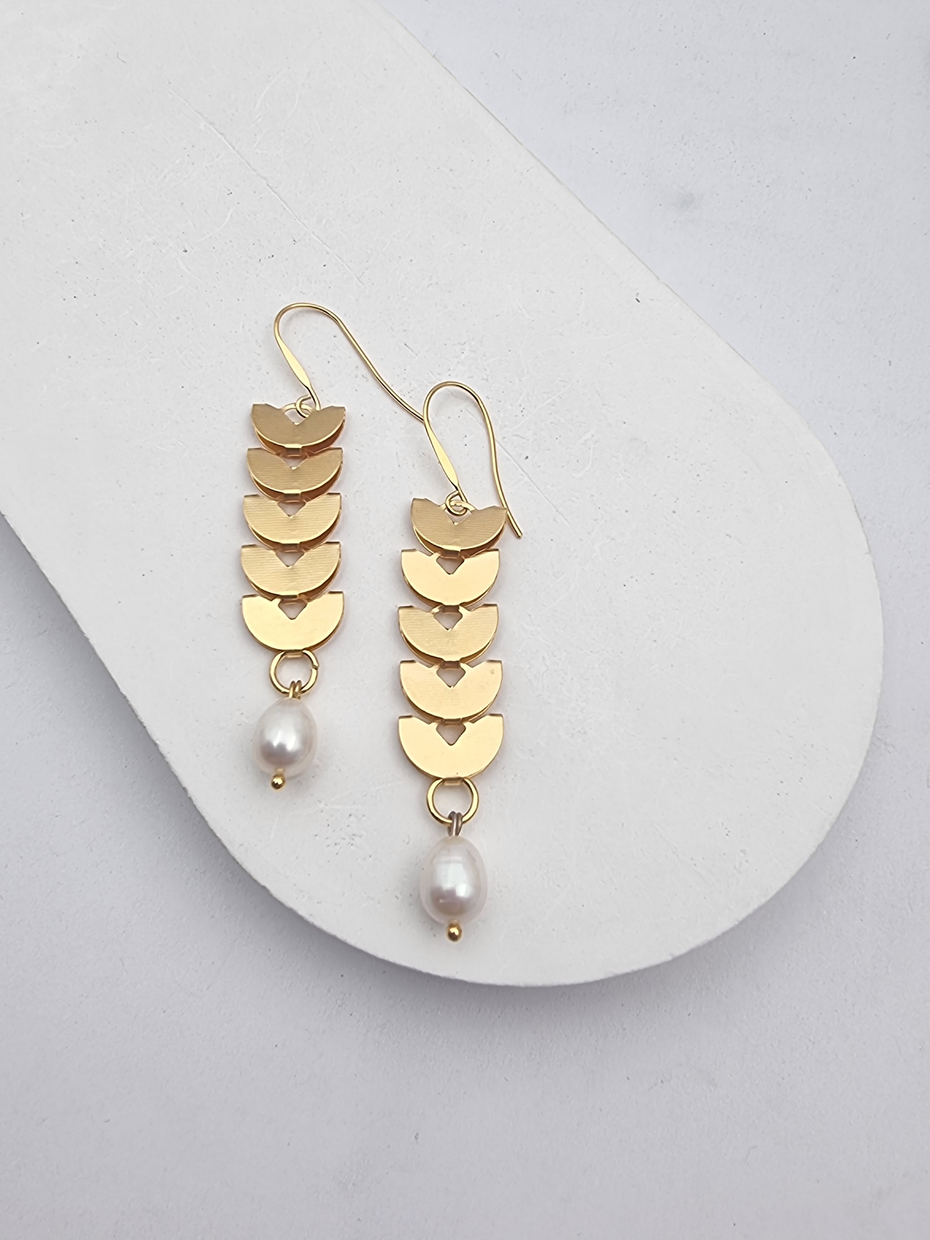 עגילי עלים פנינים