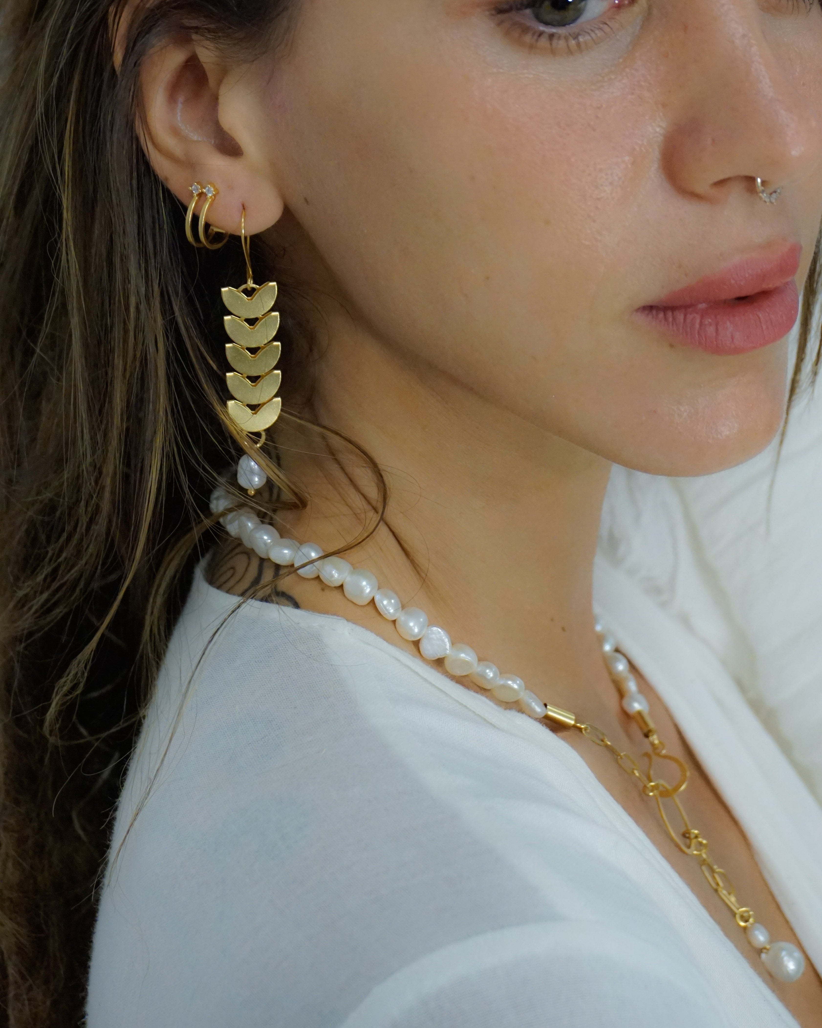 עגילי עלים פנינים