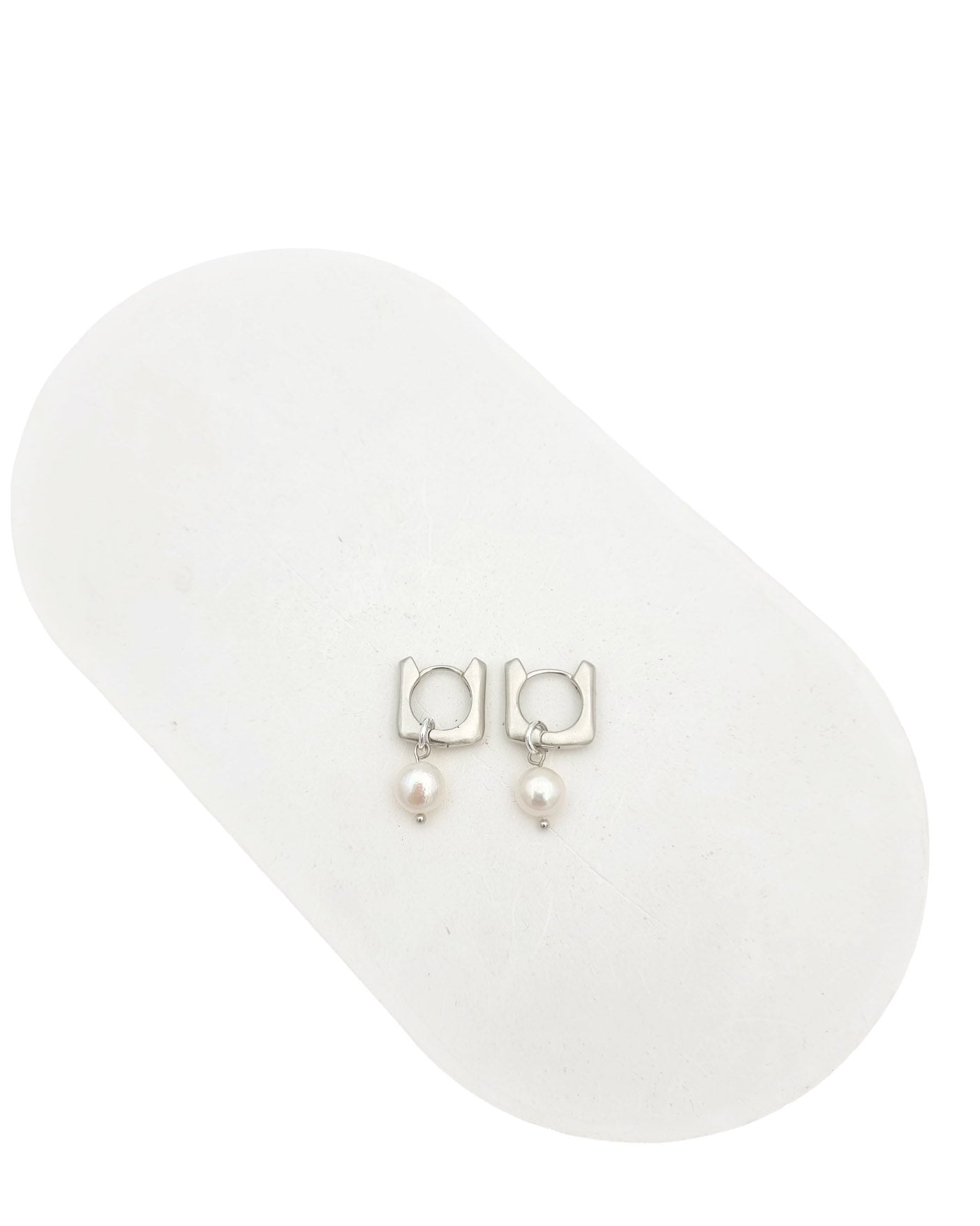 עגילי חישוק מרובעים פנינה אמיתית