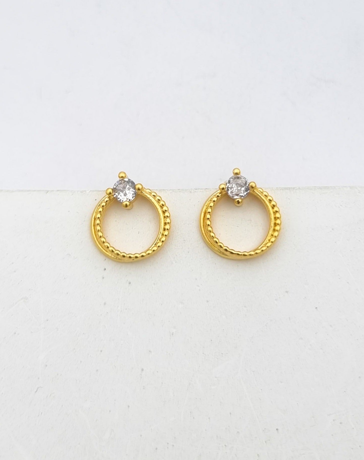 עגילי לולאות צמודים זירקונים