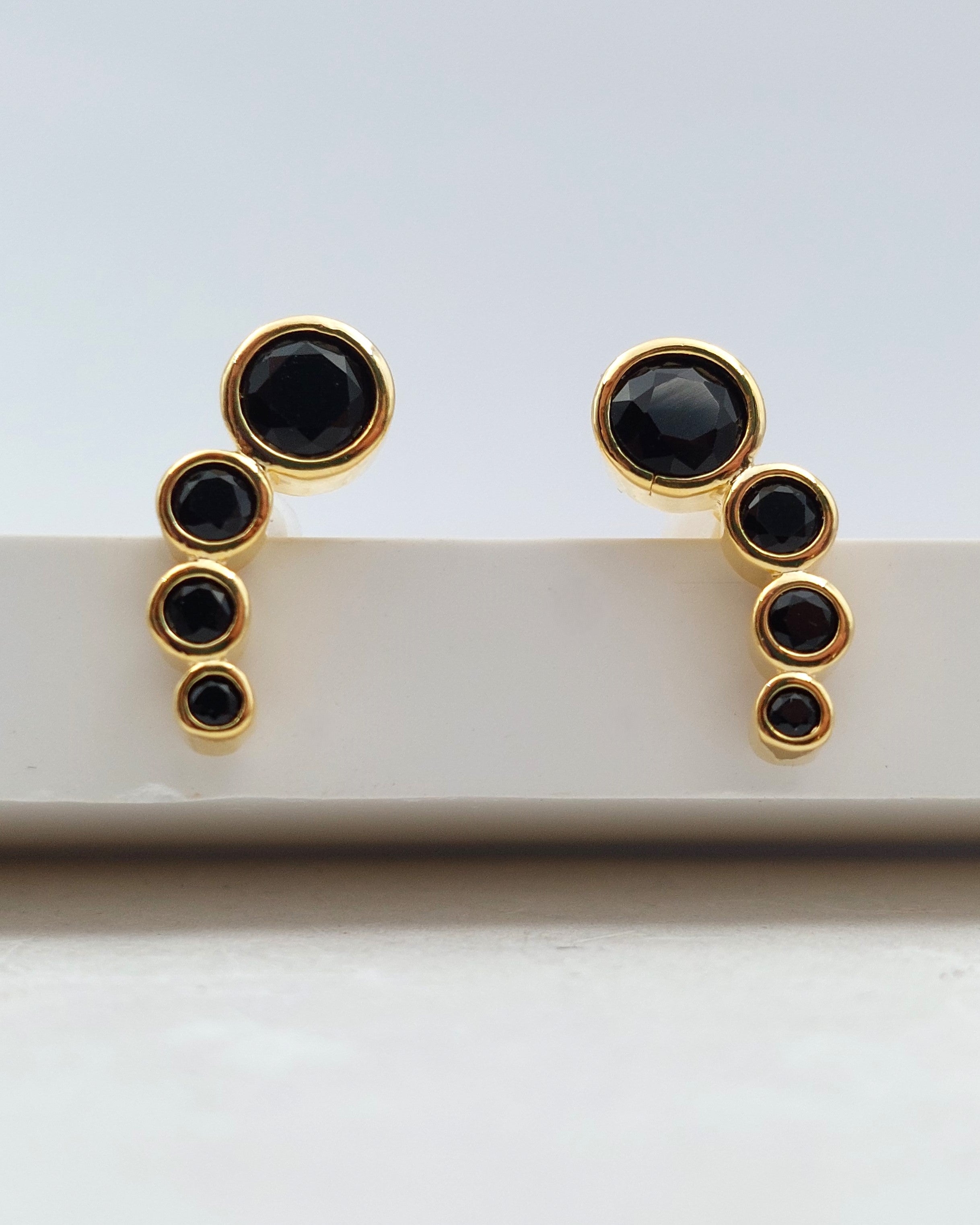 עגילי רצף זירקונים