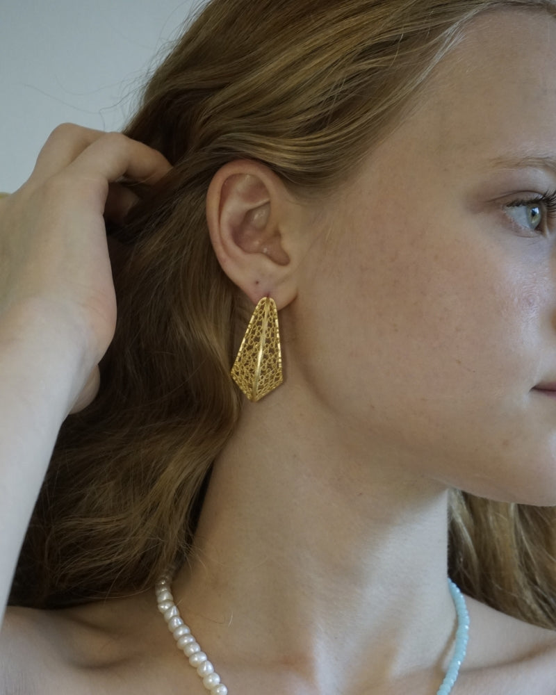 עגילי חישוק תחרה צמודים