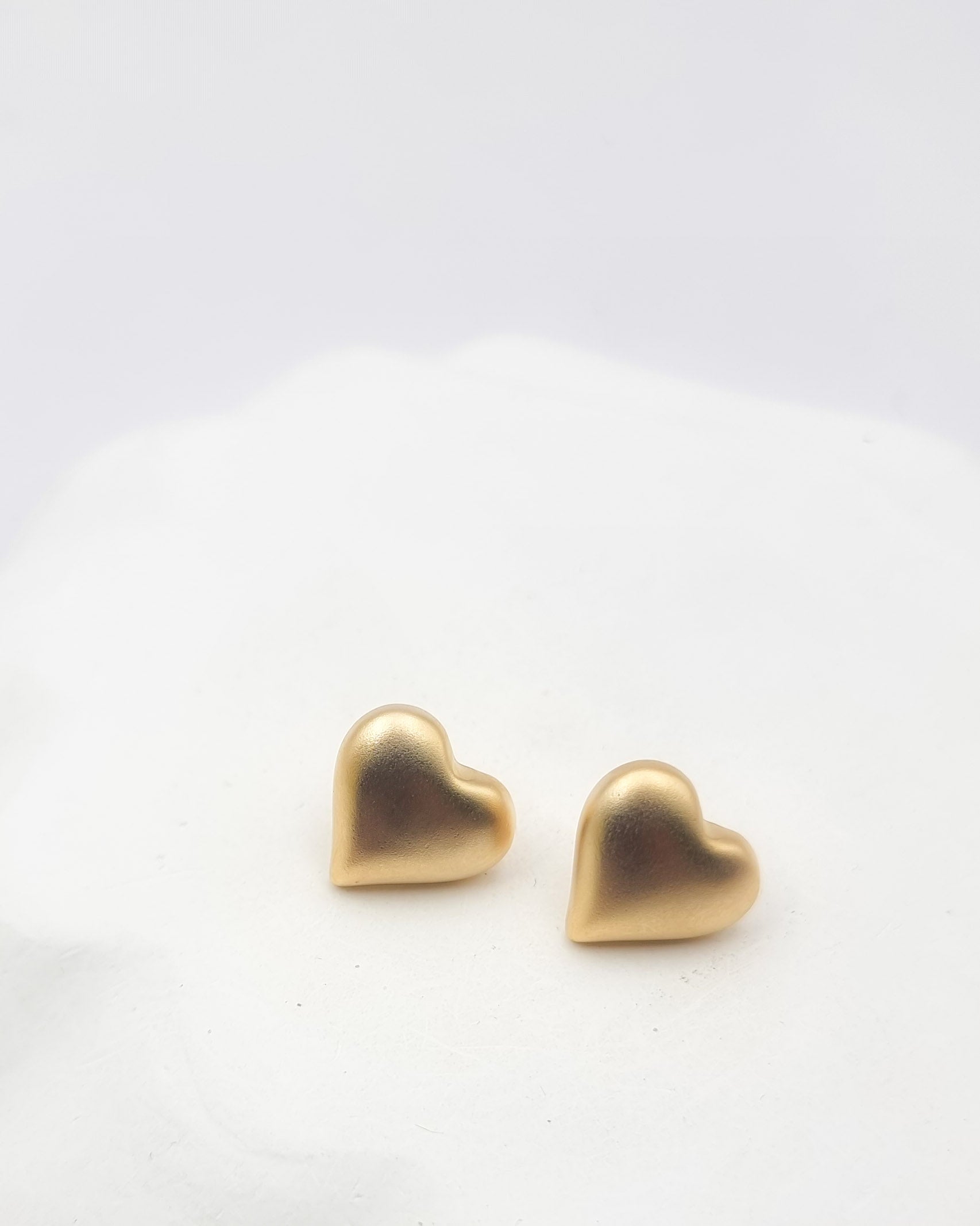 עגילי לבבות נפח צמודים