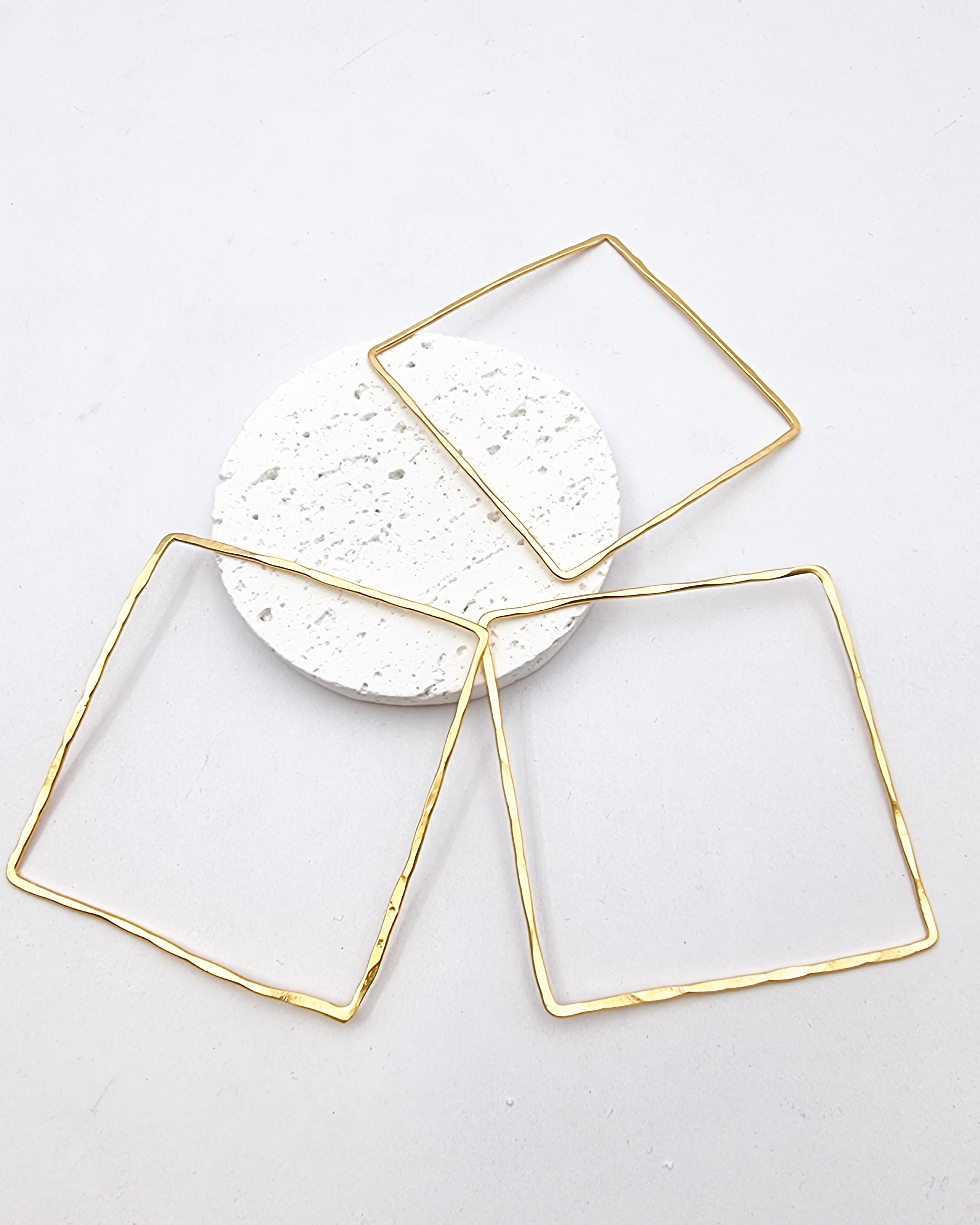 שלישיית צמידים מרובעים עבודת יד סקוואר