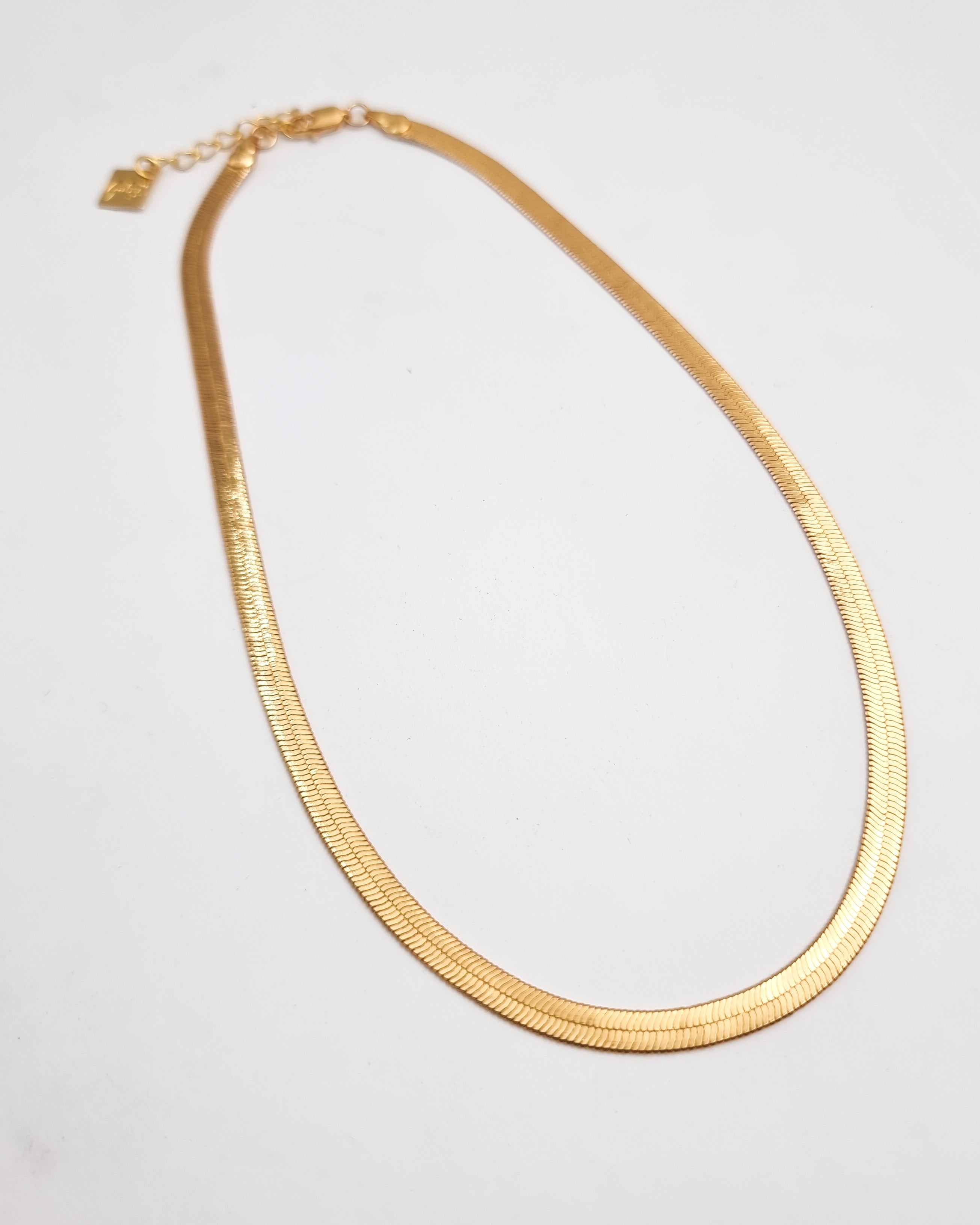 שרשרת נחש שטוחה וקצרה