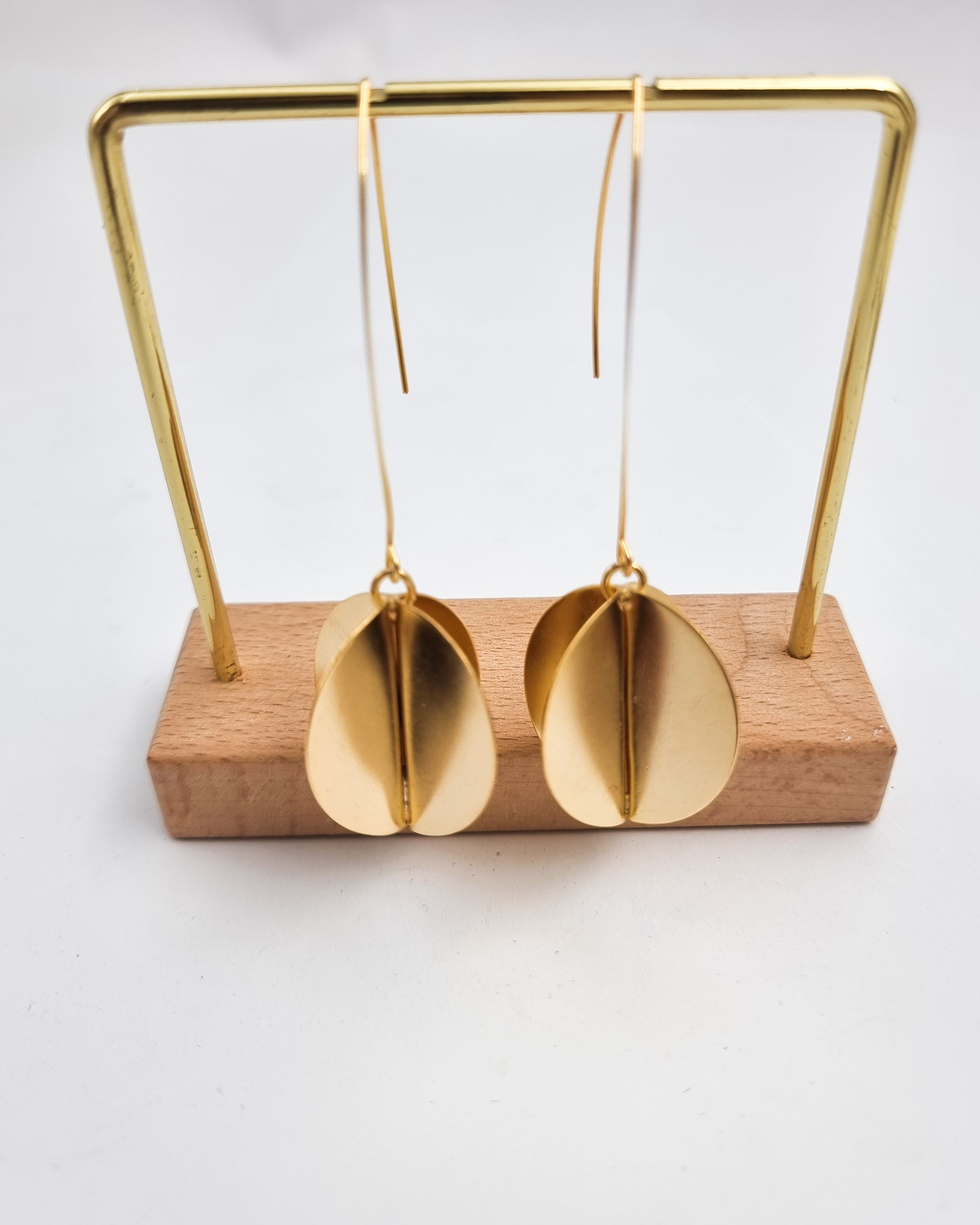 עגילי קרוסל ארוכים זהב