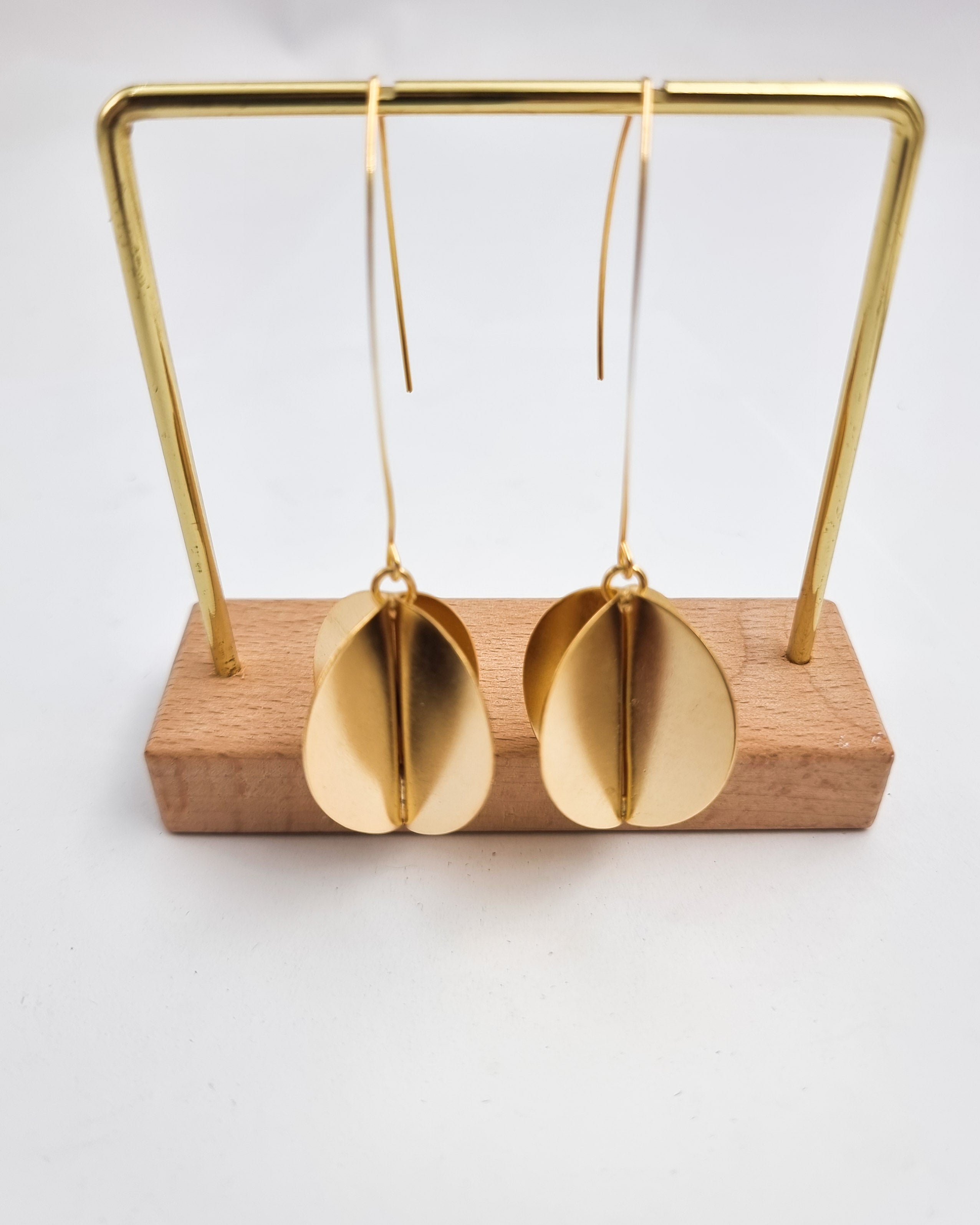 עגילי קרוסל ארוכים זהב