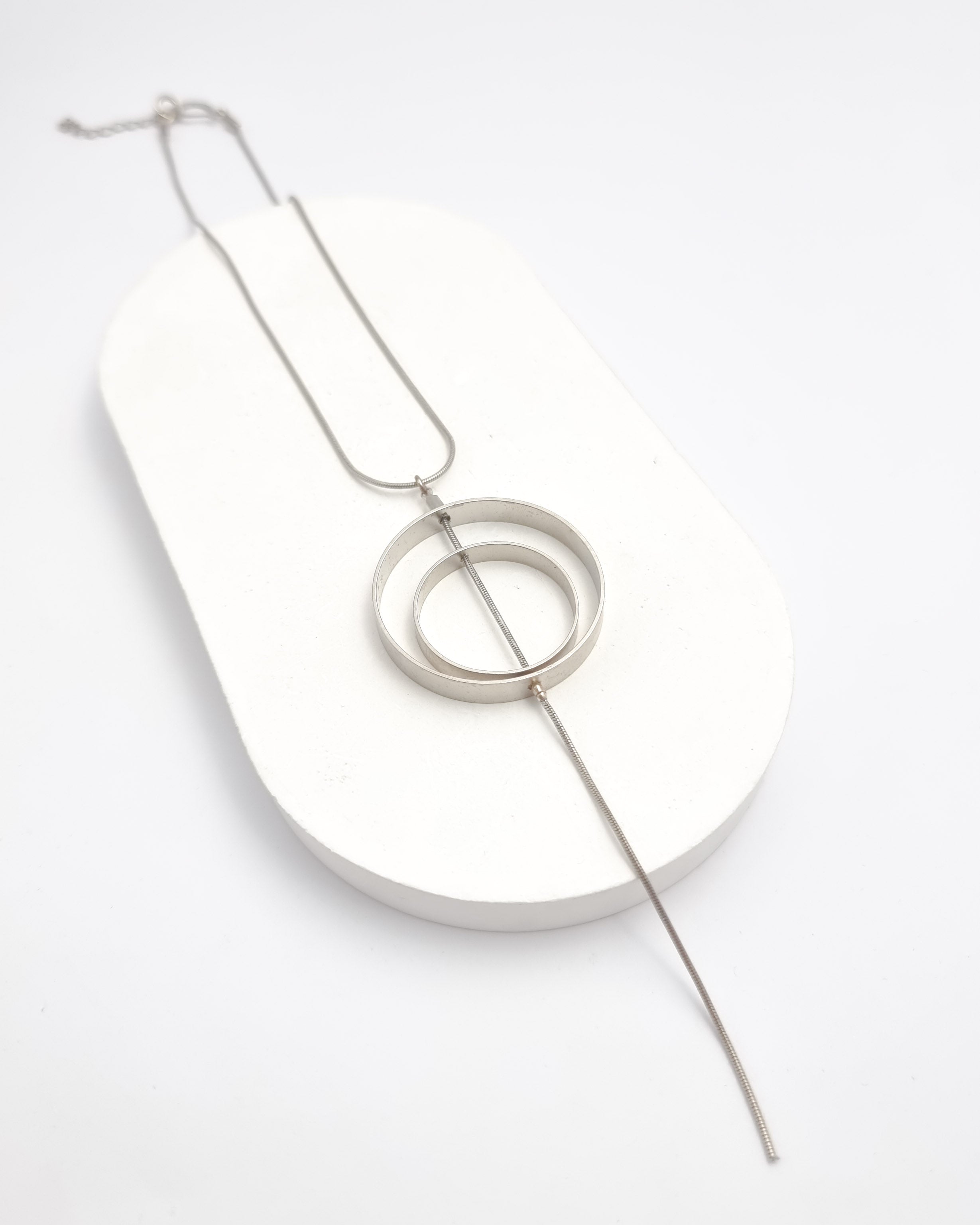 שרשרת עניבה קצרה חישוקים