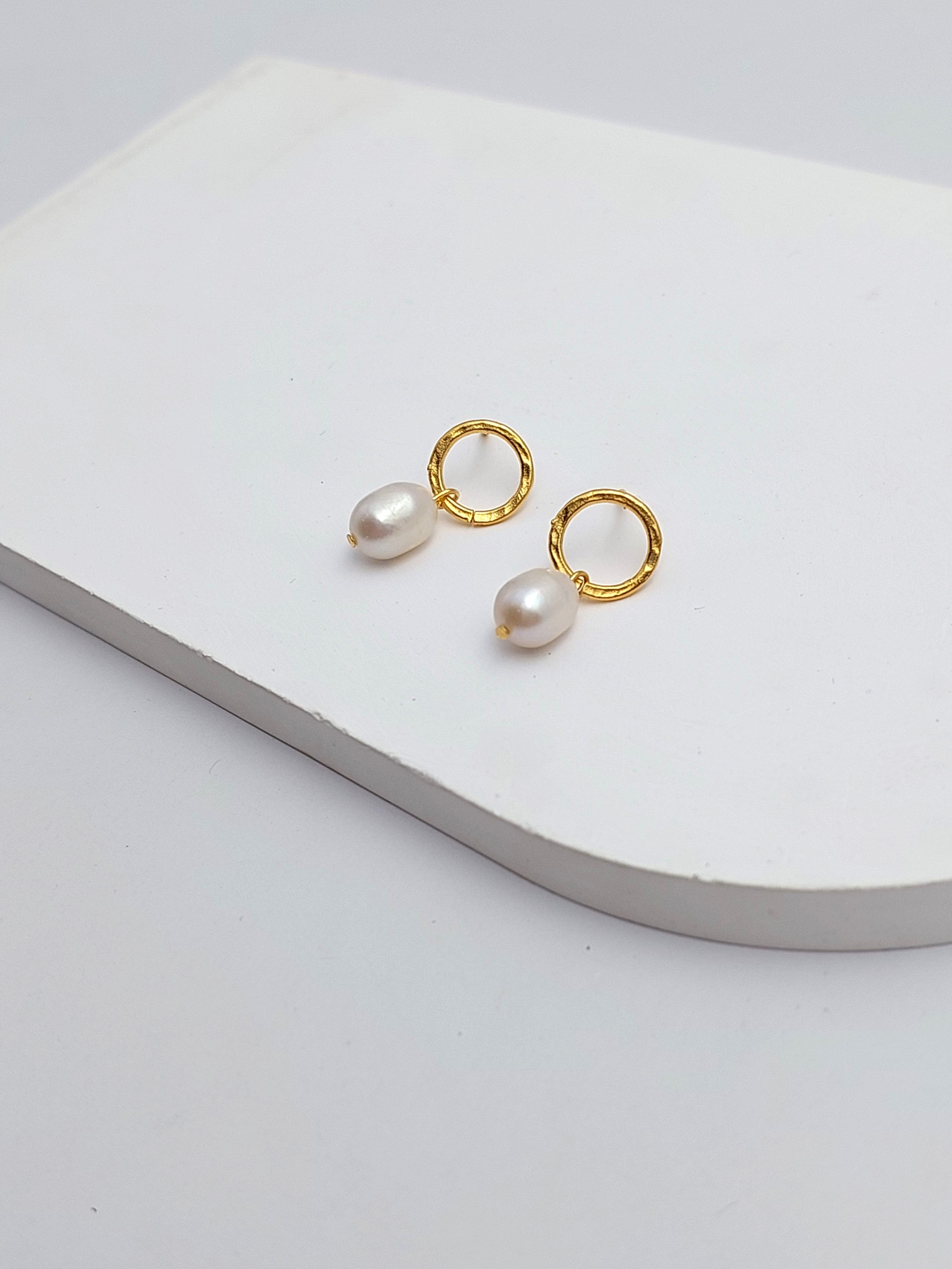 עגילי פנינה חלולים עבודת יד