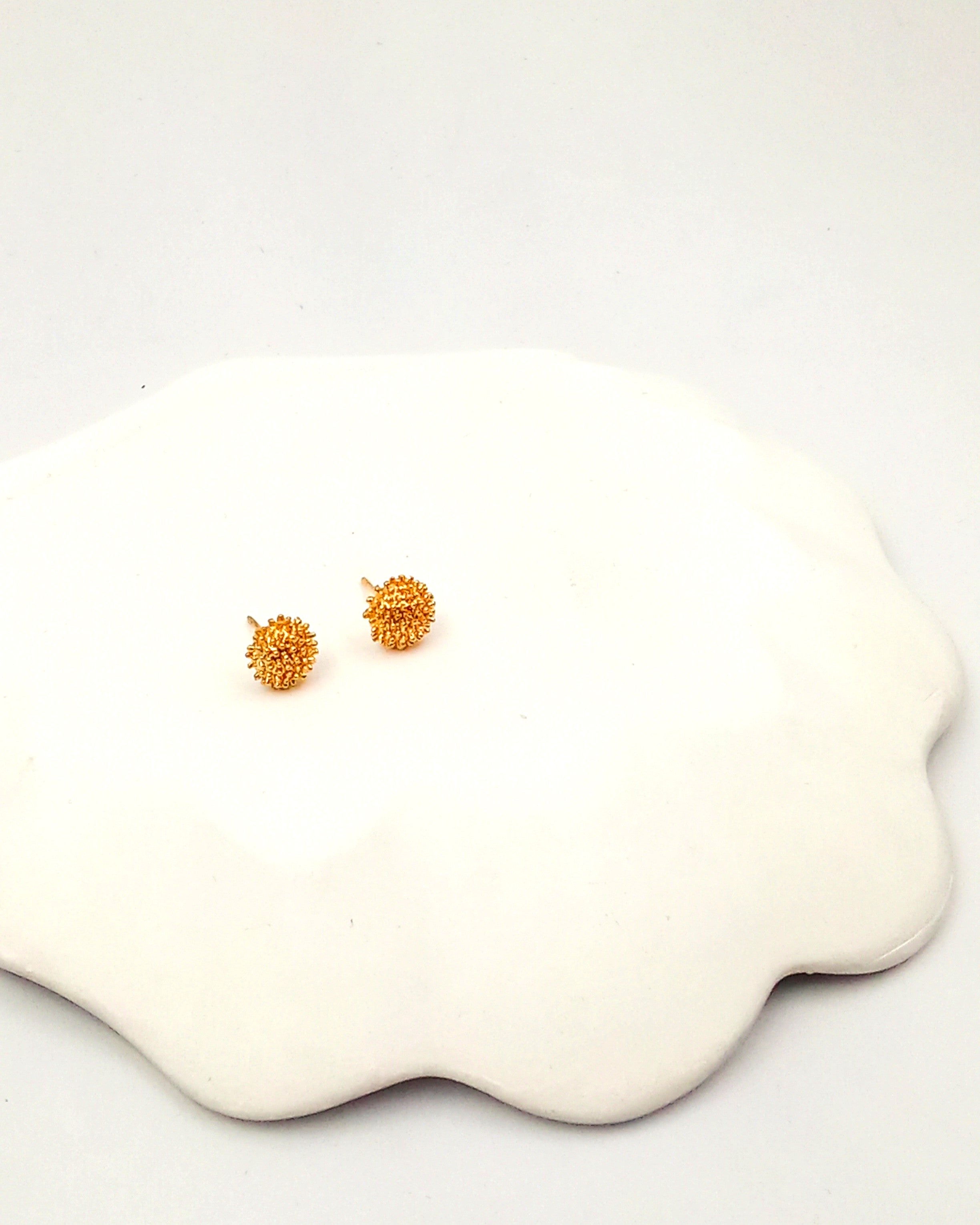 עגילי קיפוד צמודים