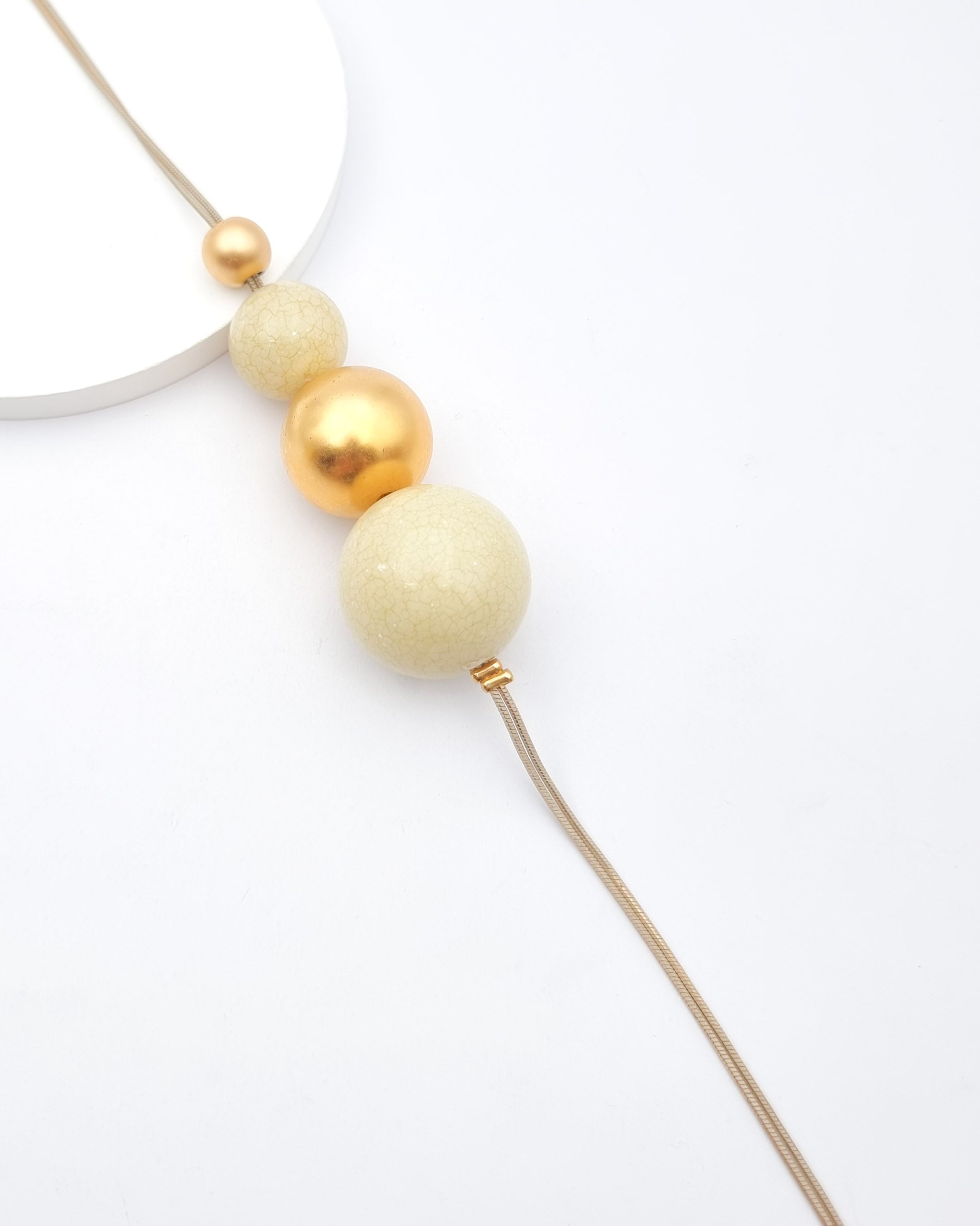 שרשרת עניבה כדורי שייש וזהב