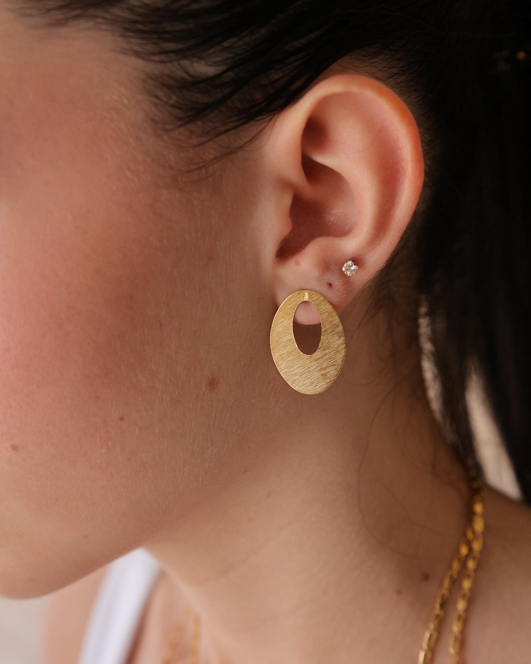 עגיל צמוד אובל