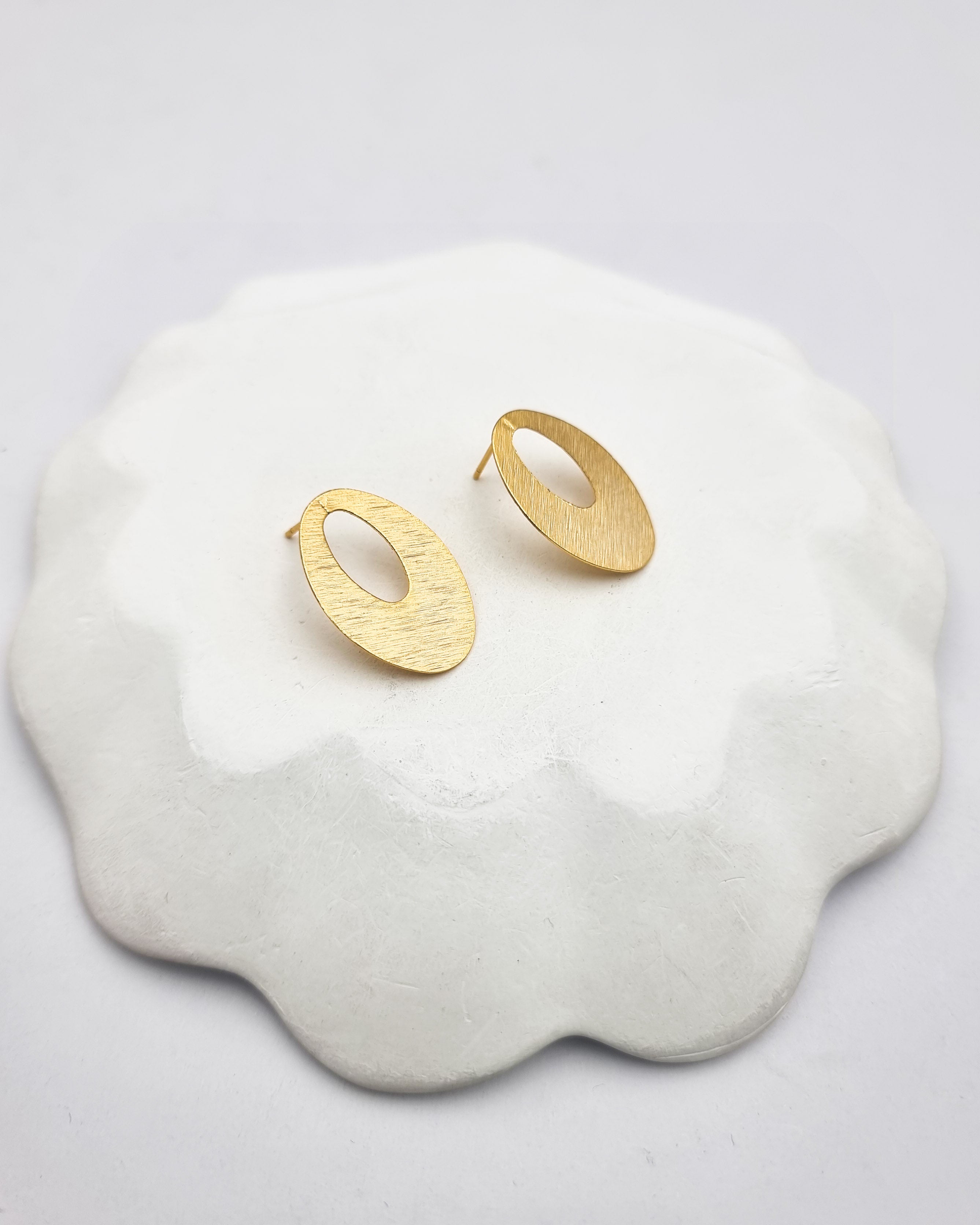 עגיל צמוד אובל