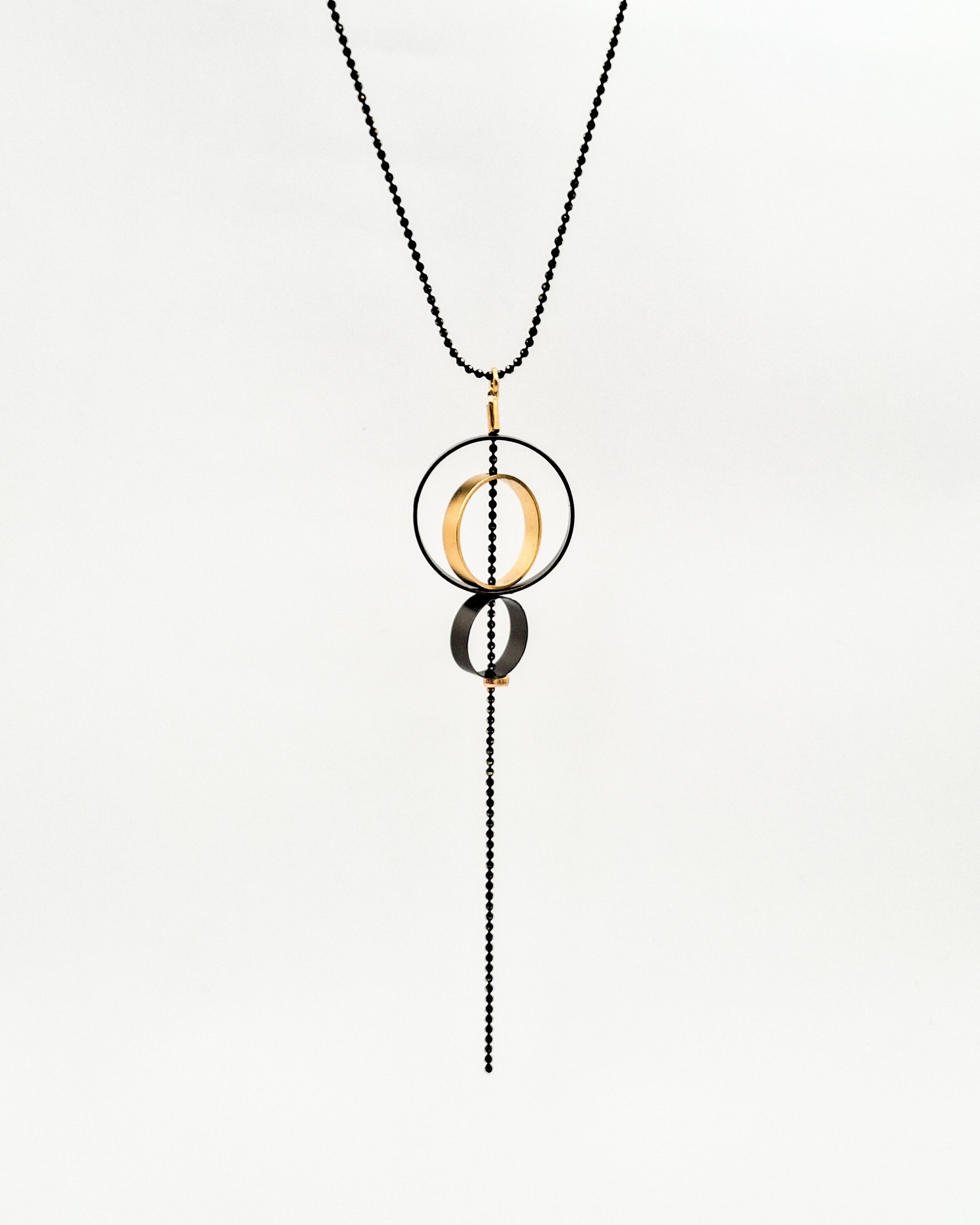 שרשרת חלולים שחור זהב